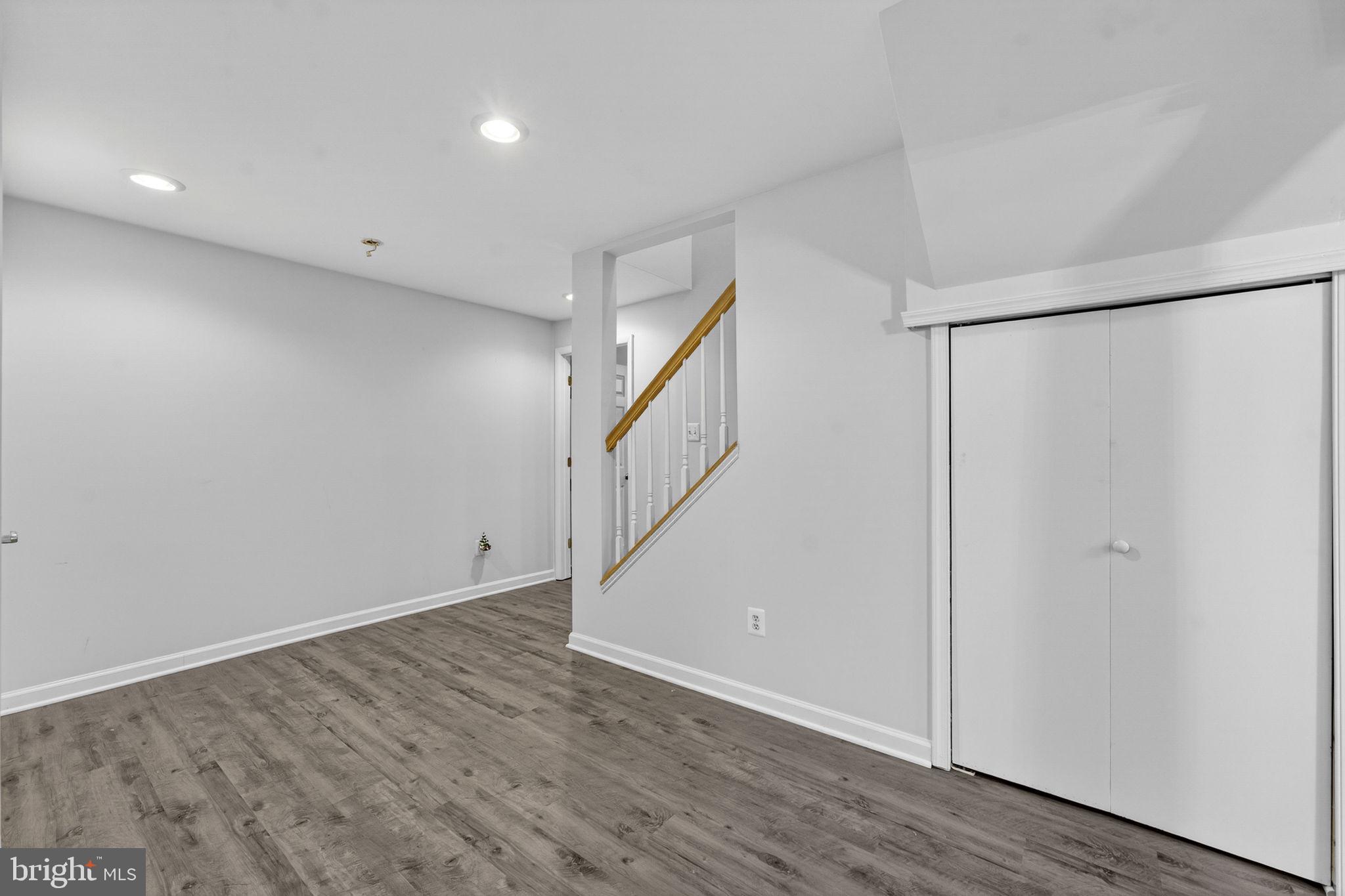 GREAT FALLS CHASE - Residential