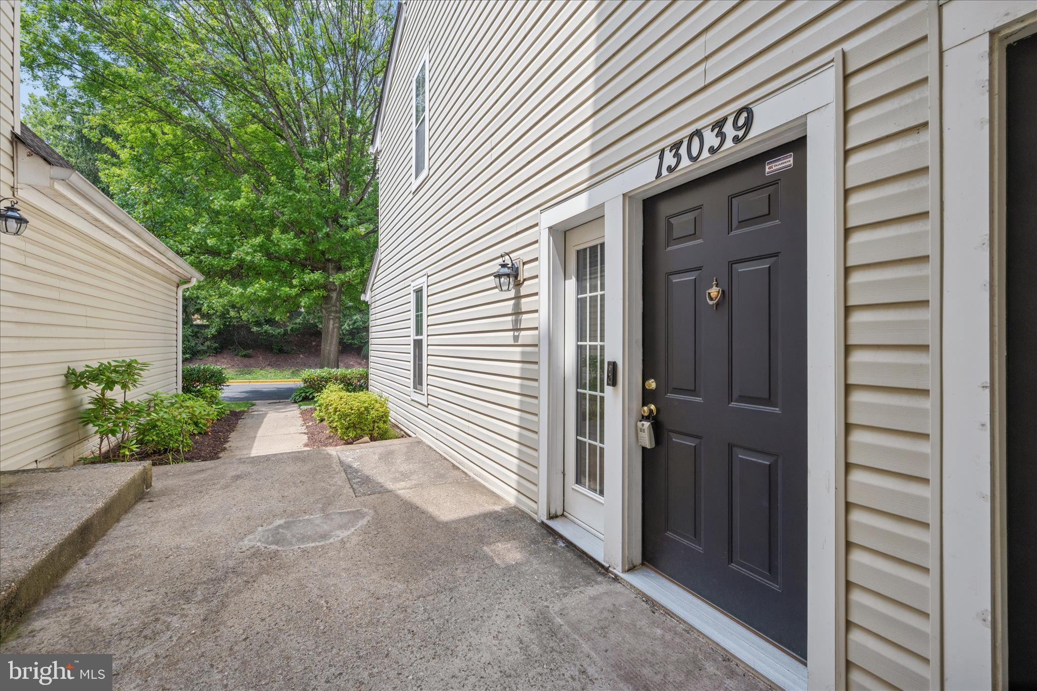 CLOVERLEAF CENTER - Residential