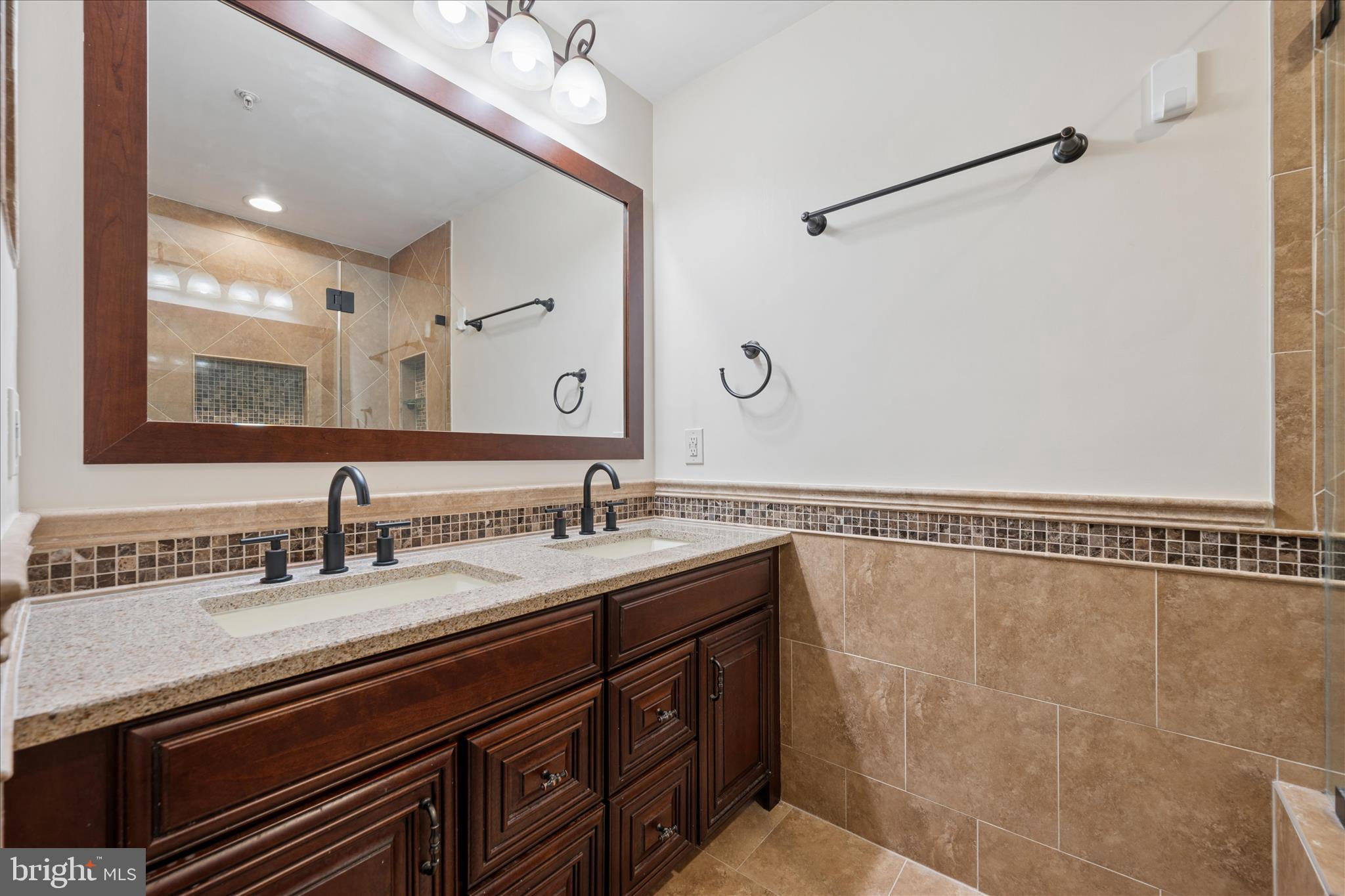 CLOVERLEAF CENTER - Residential