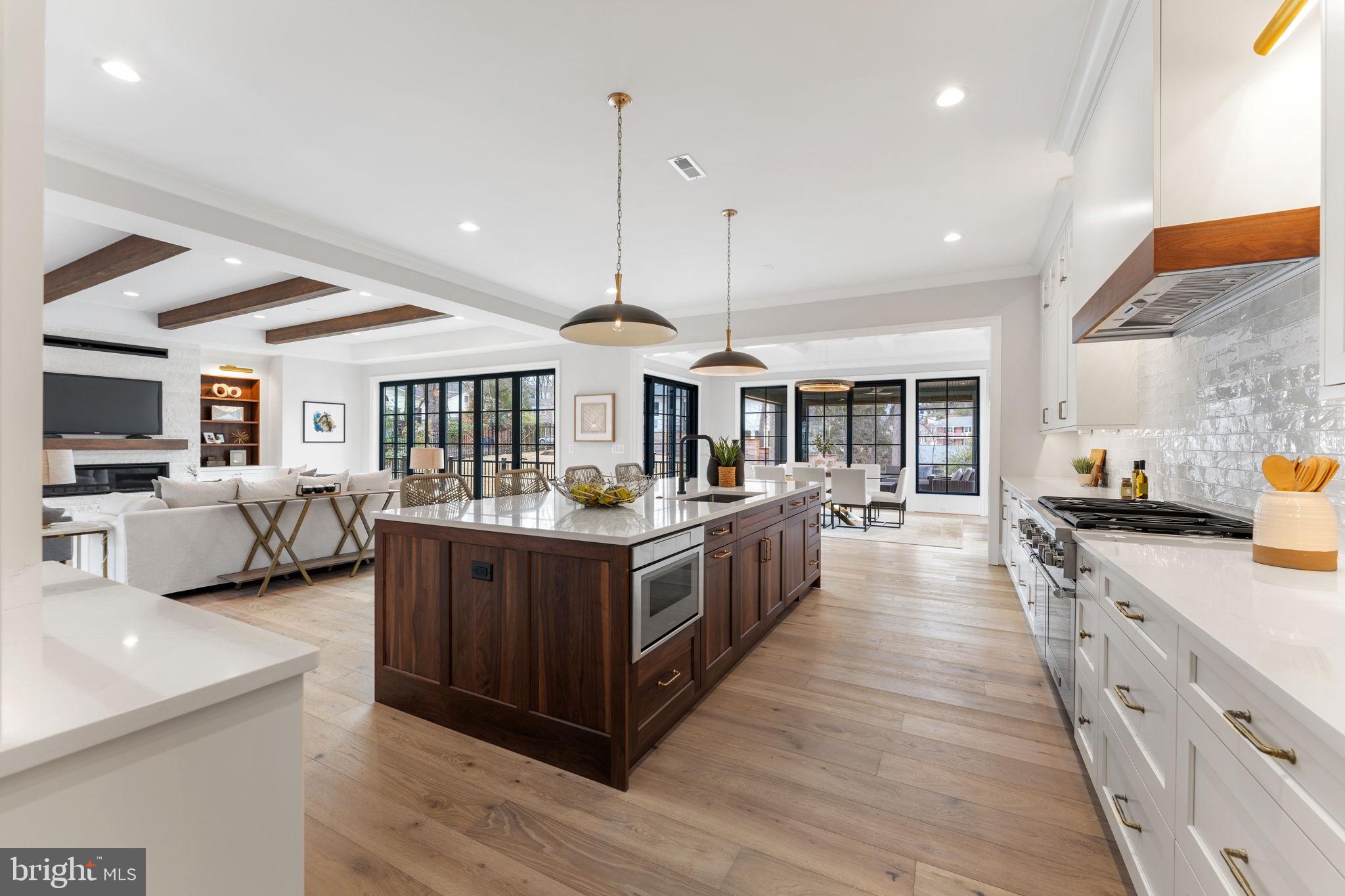 COUNTRY CLUB HILLS - Residential