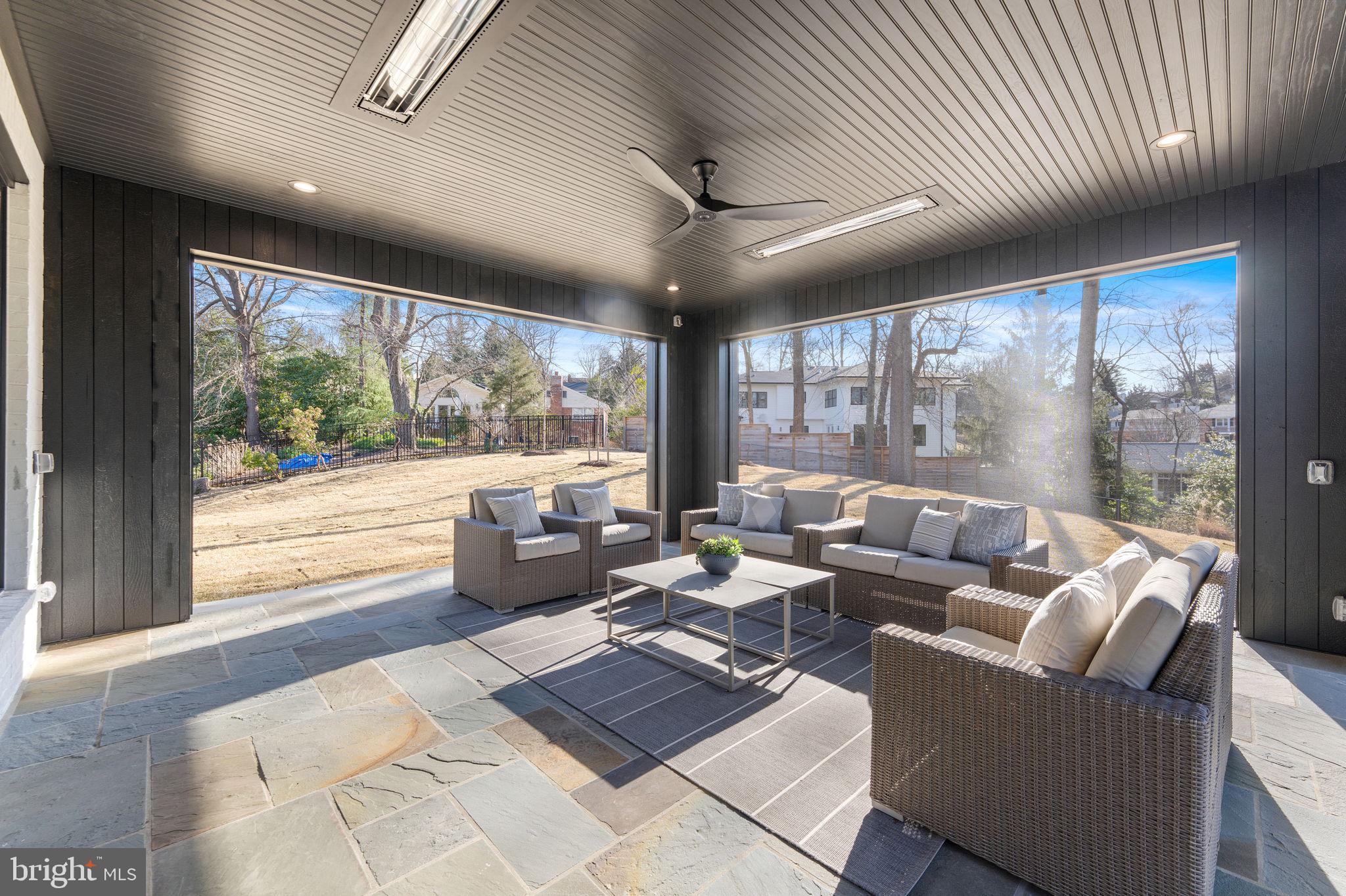 COUNTRY CLUB HILLS - Residential