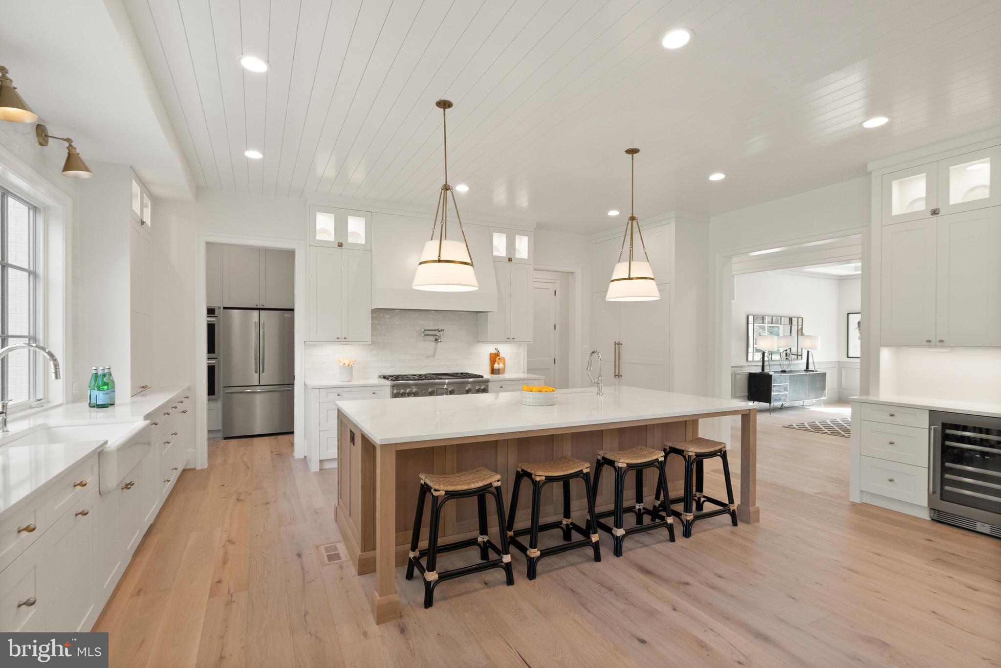 COUNTRY CLUB HILLS - Residential