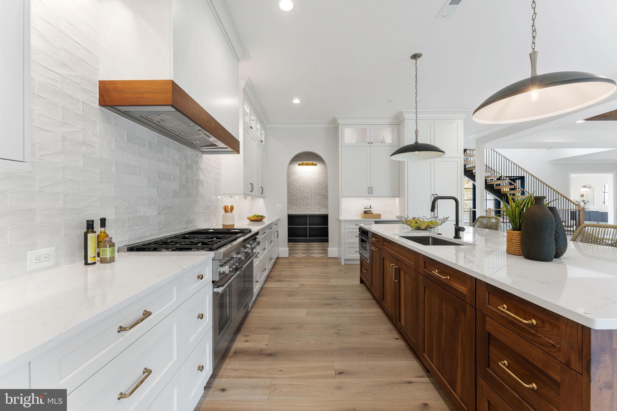 COUNTRY CLUB HILLS - Residential