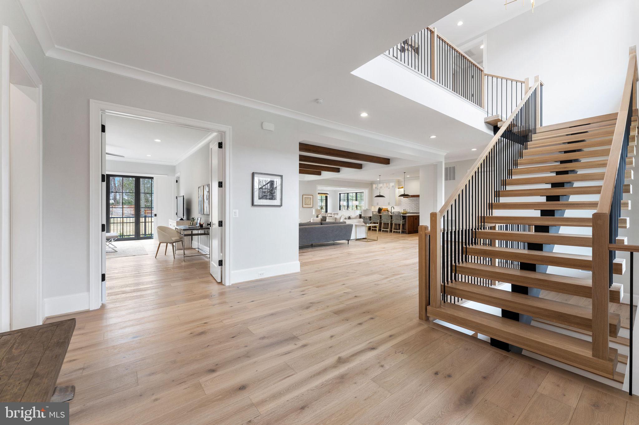 COUNTRY CLUB HILLS - Residential