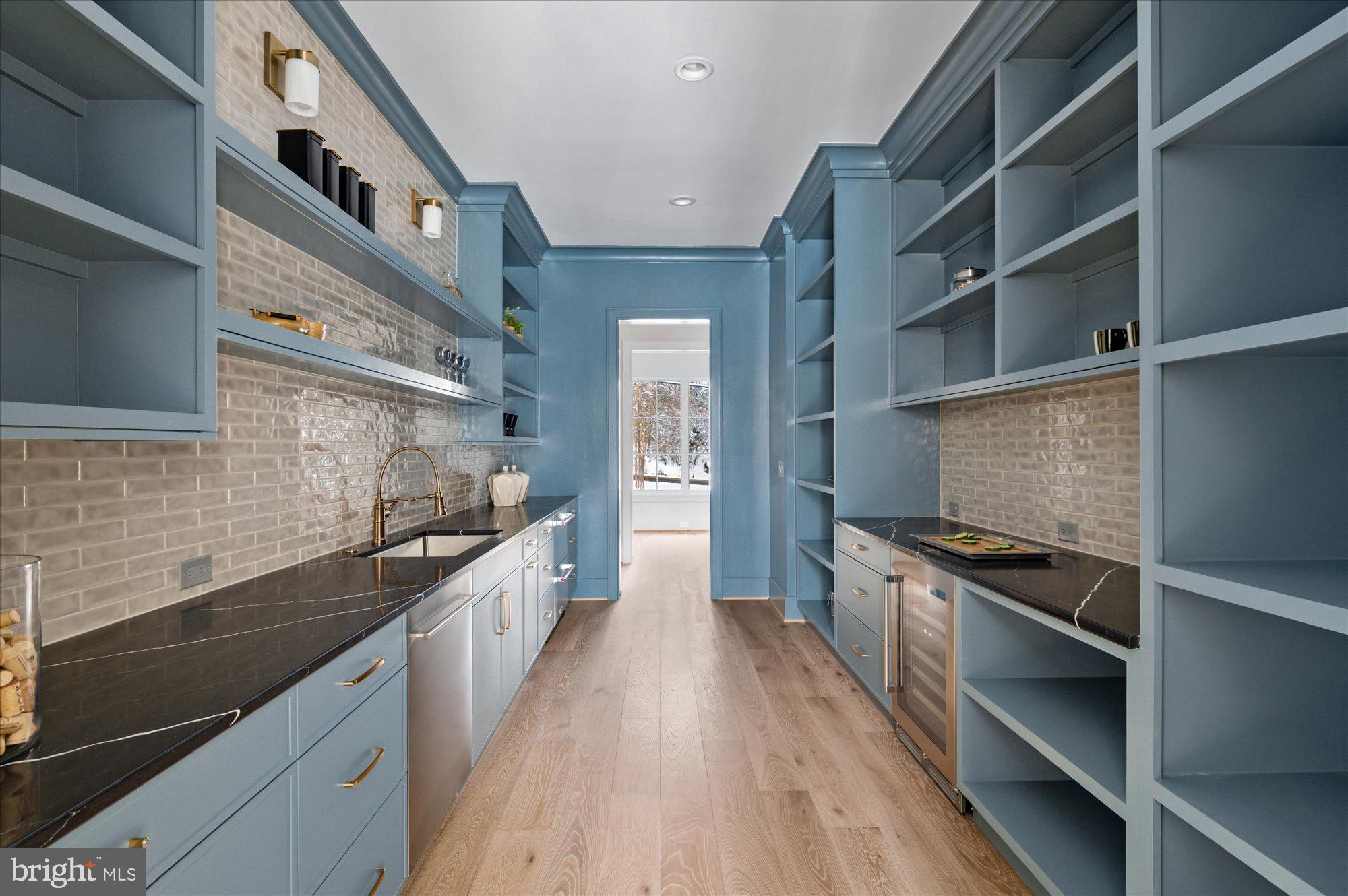 COUNTRY CLUB HILLS - Residential