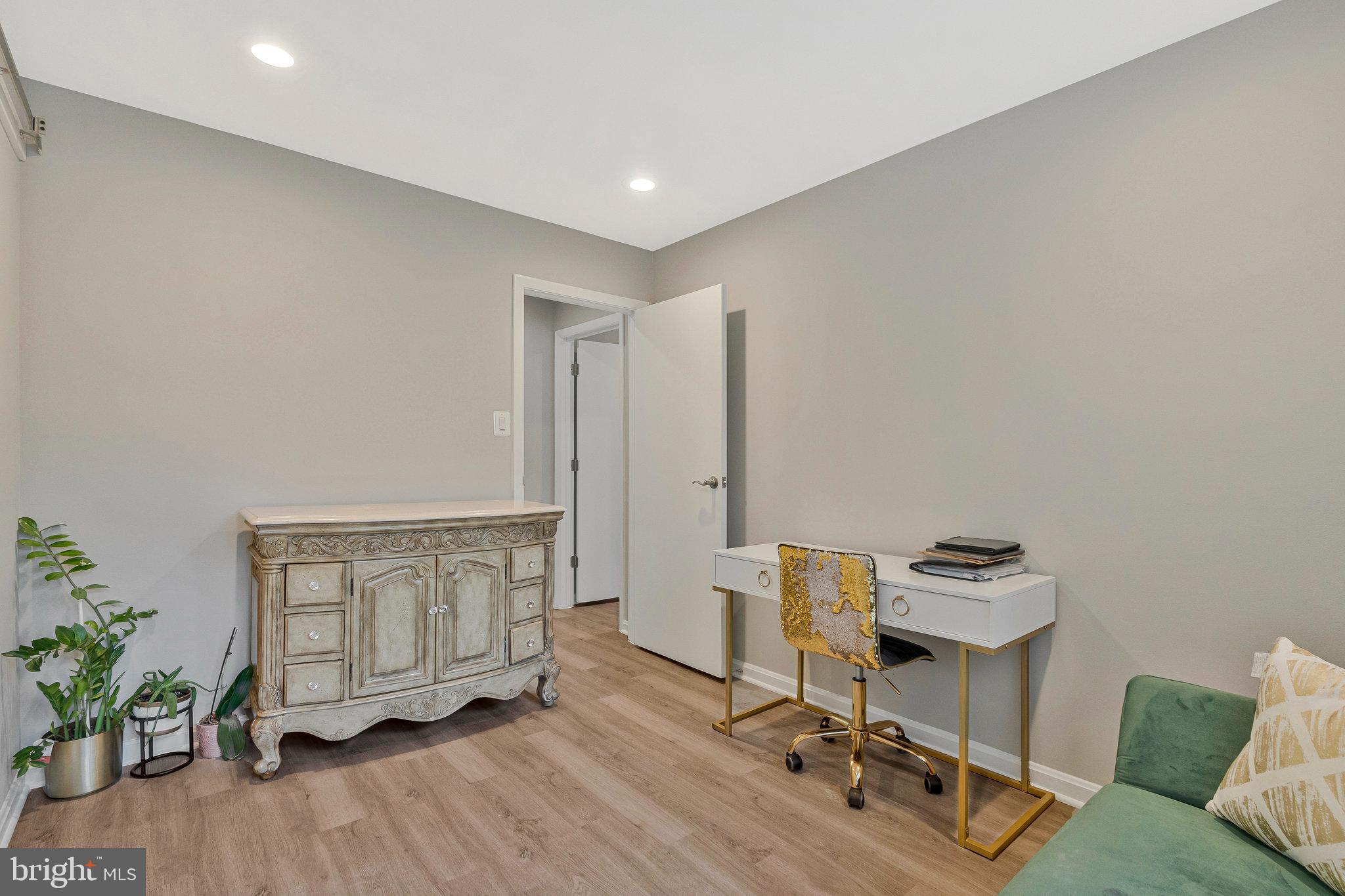 FAIRFAX VILLA - Residential