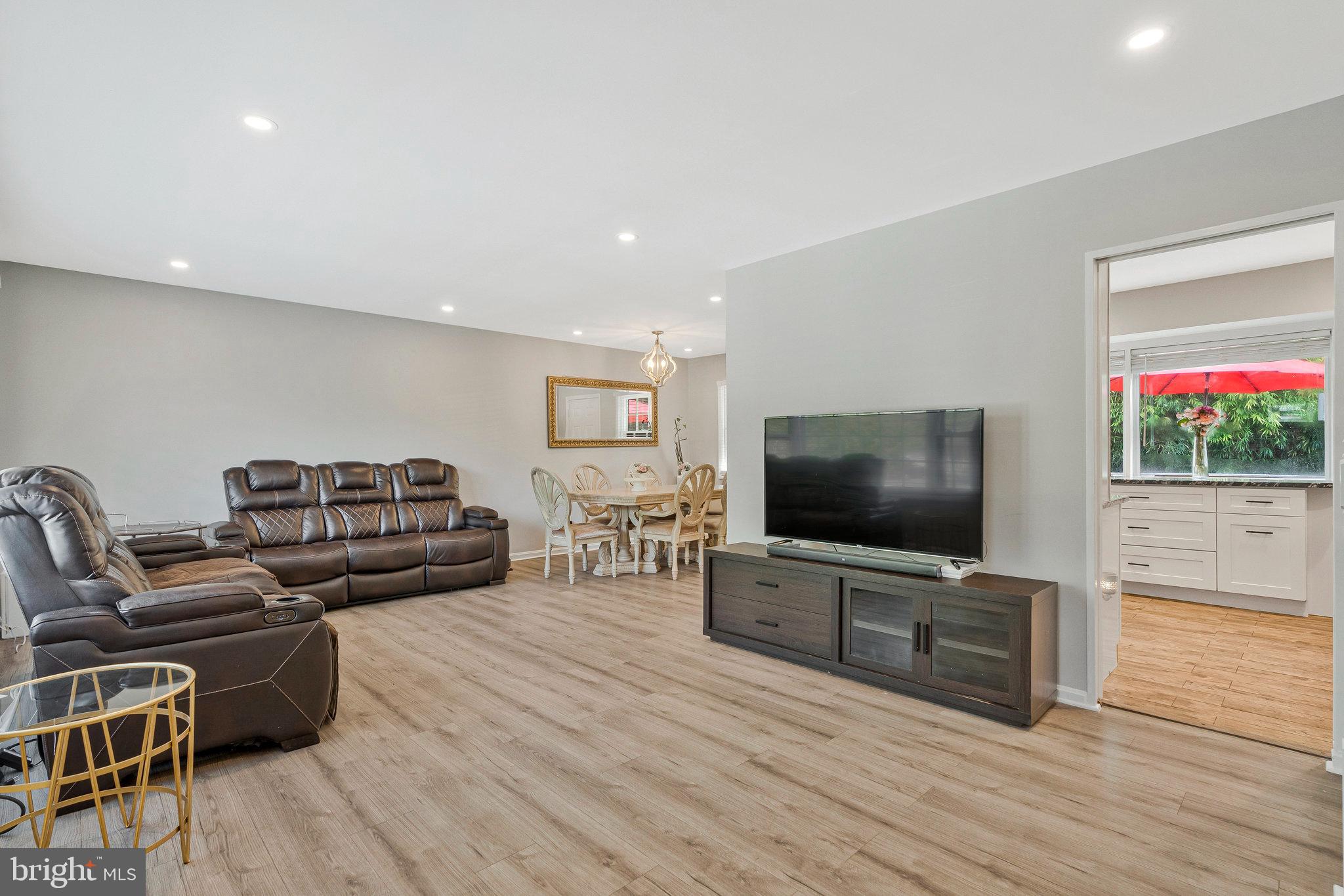 FAIRFAX VILLA - Residential