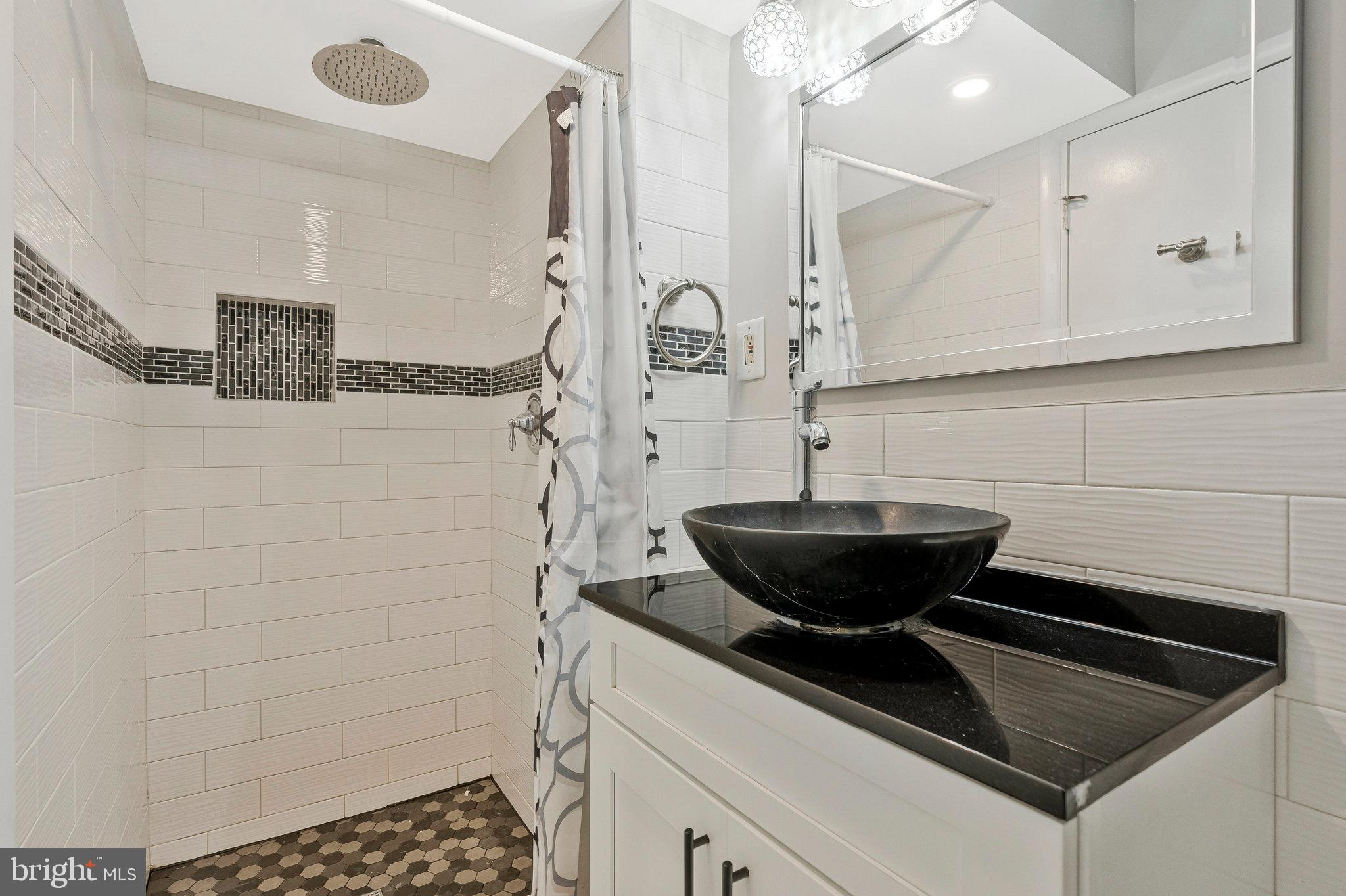 FAIRFAX VILLA - Residential
