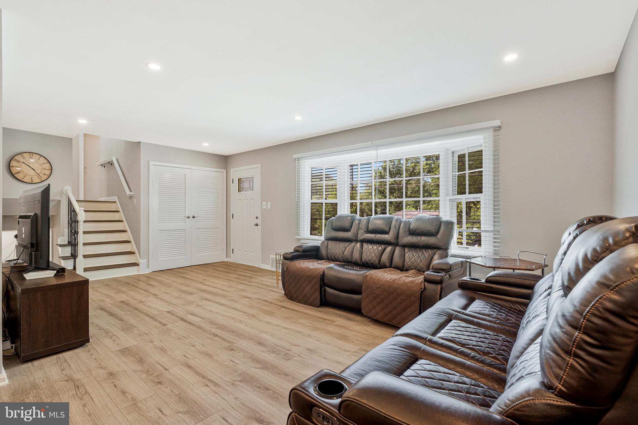 FAIRFAX VILLA - Residential