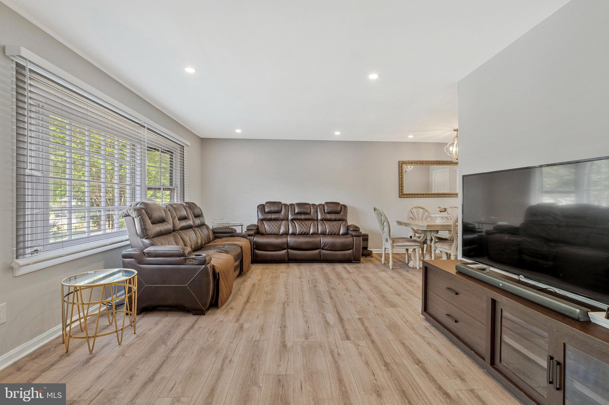 FAIRFAX VILLA - Residential