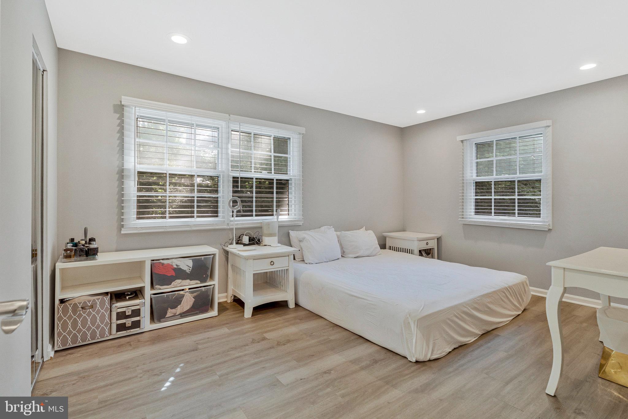 FAIRFAX VILLA - Residential