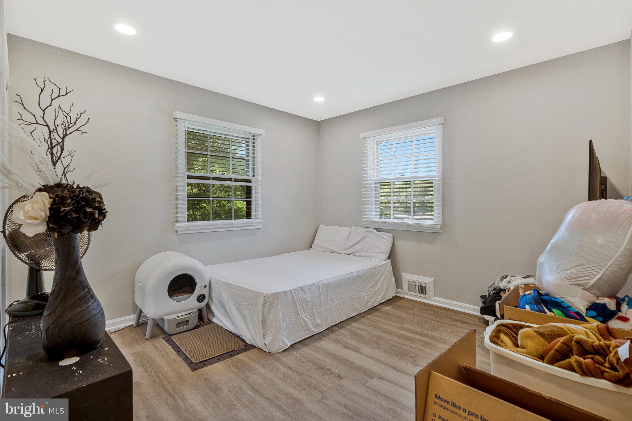 FAIRFAX VILLA - Residential