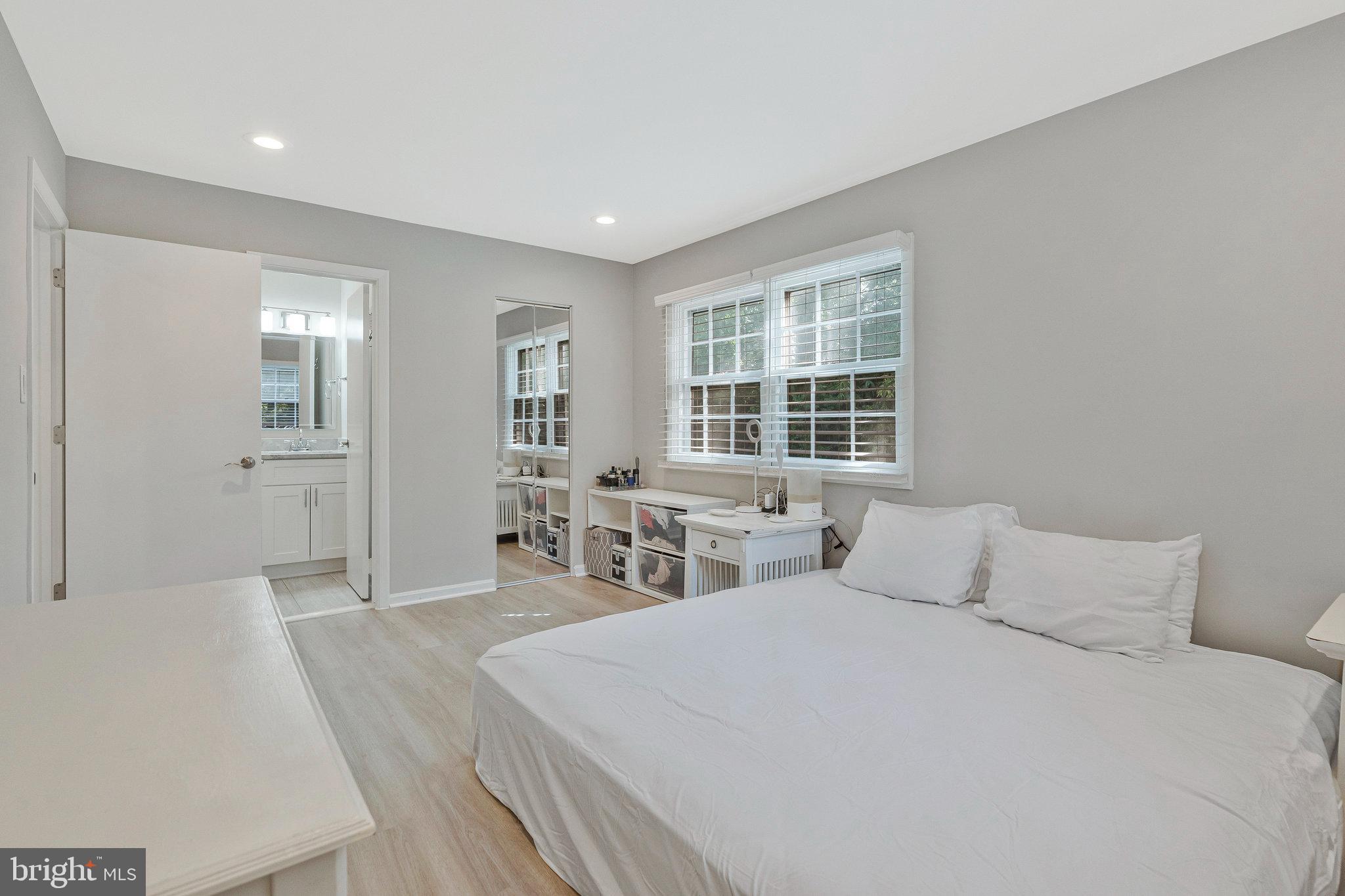 FAIRFAX VILLA - Residential