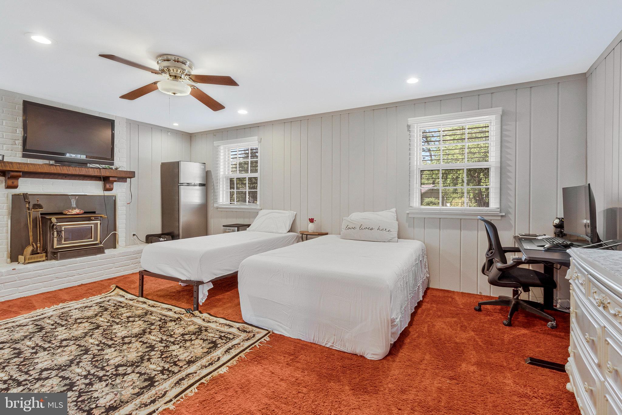 FAIRFAX VILLA - Residential