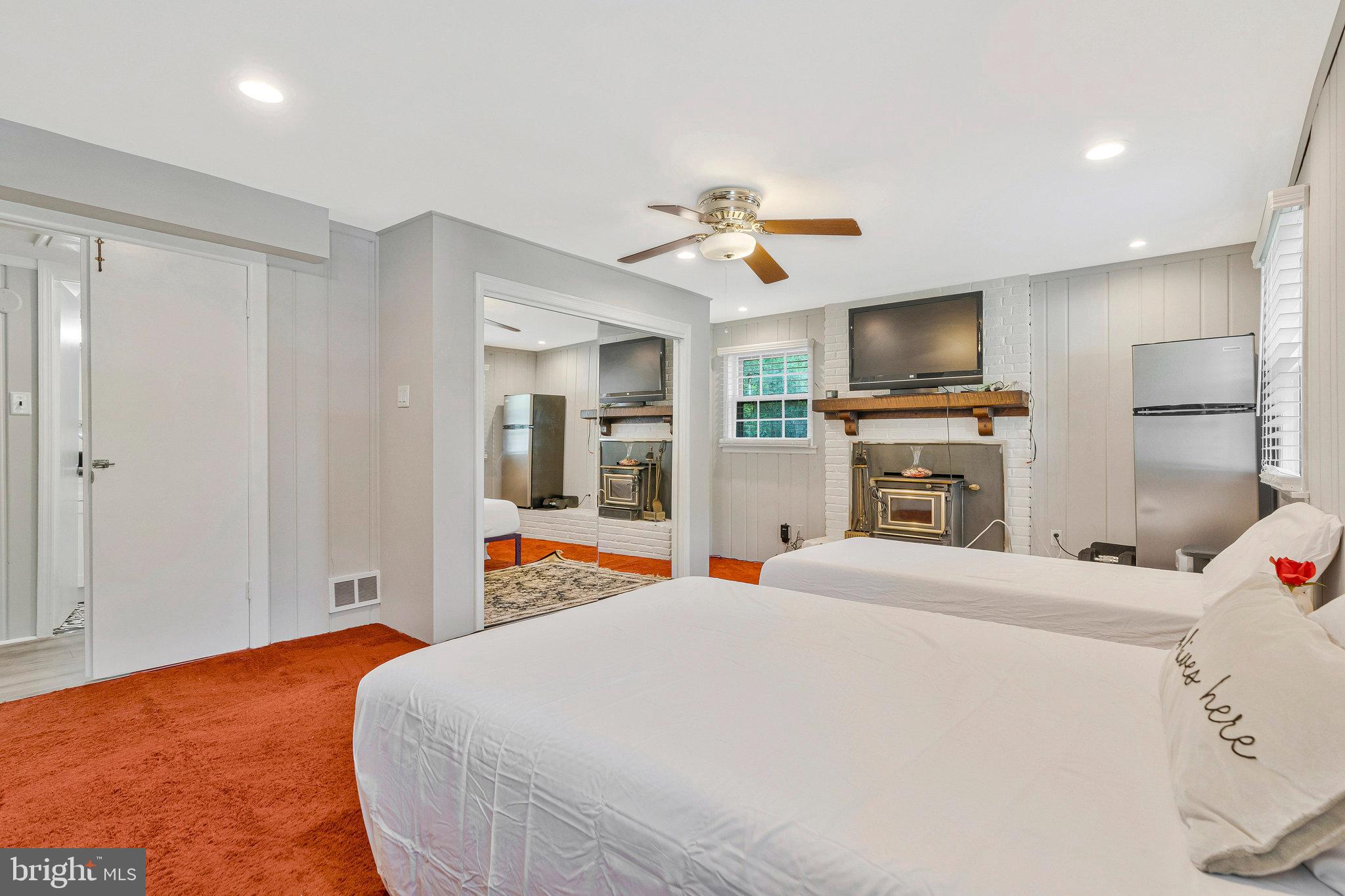 FAIRFAX VILLA - Residential