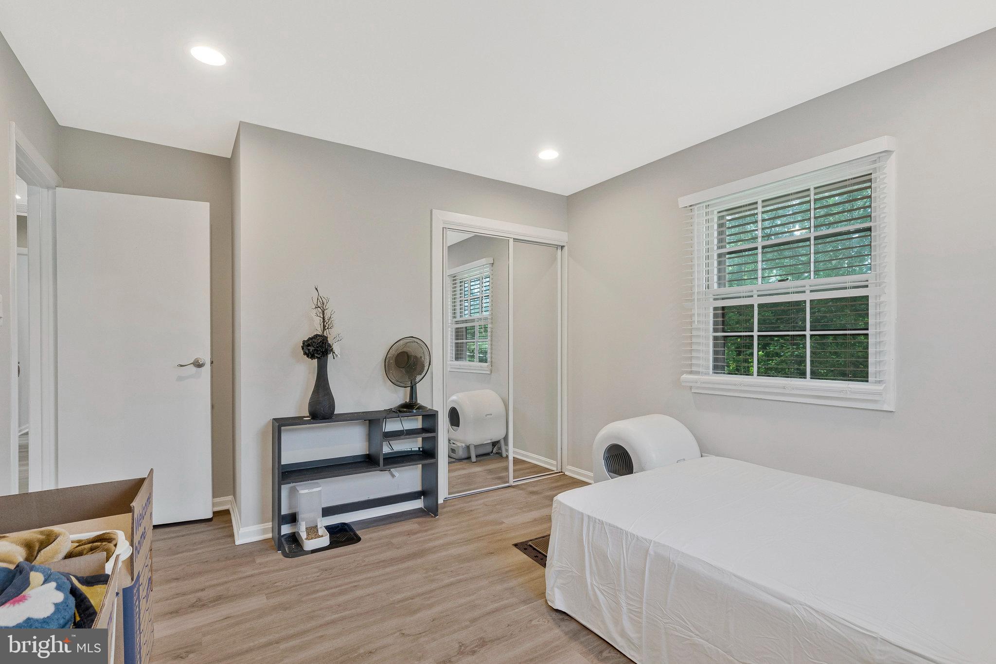 FAIRFAX VILLA - Residential