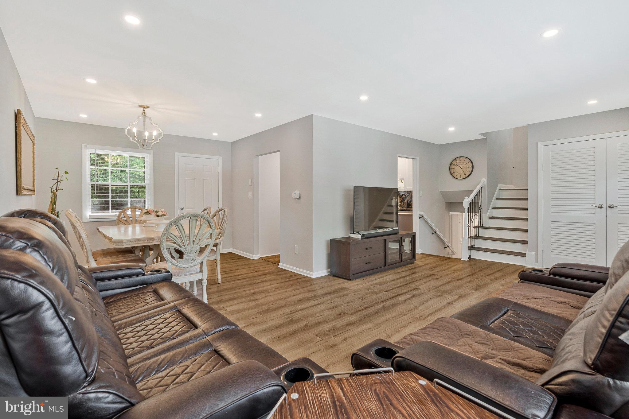 FAIRFAX VILLA - Residential
