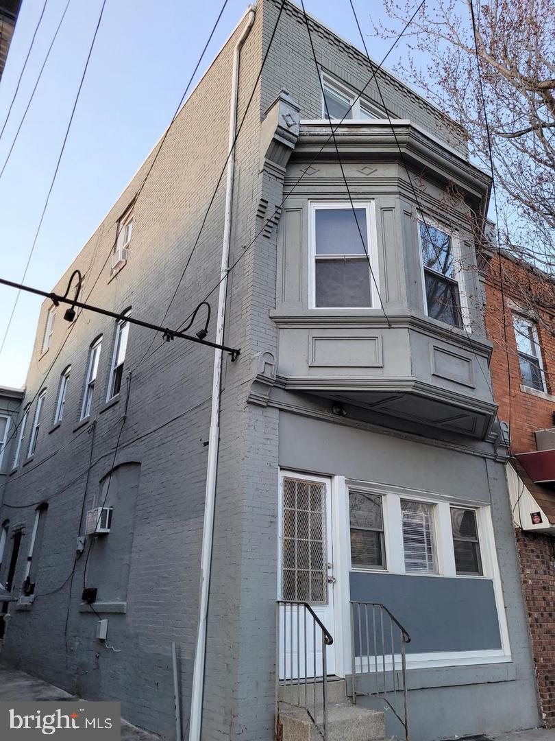 Rent: STORE FRONT on the 1st floor, ground level of a 3 story building.  Open floor plan, powder room, NO kitchen, ONLY $450.00 P.M. plus utilities.
