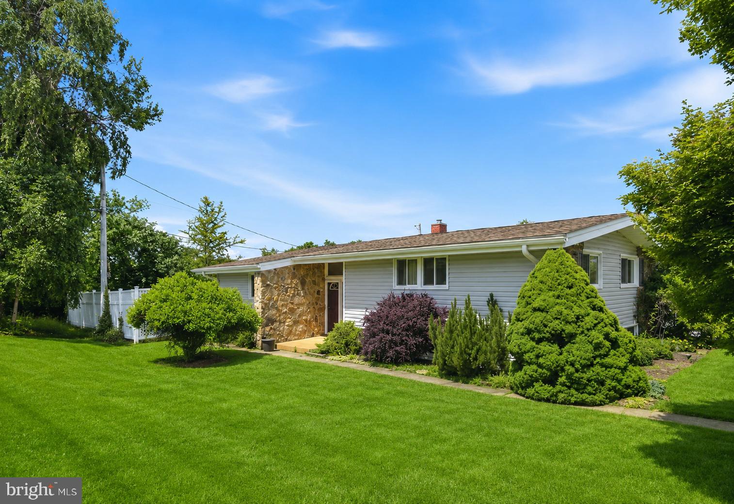 Welcome to this beautifully maintained single-family home in sought-after Belle Farm Estates! From the moment you step inside, you'll appreciate the impressive vaulted ceilings, abundant natural light, and open, airy floor plan that creates a warm and inviting atmosphere. The stunning stone accent wall adds character and charm, serving as a striking centerpiece to the main living space.

The spacious living and dining areas are ideal for both everyday living and entertaining, featuring large sliding glass doors that flood the home with sunlight and provide direct access to the fully fenced backyard. Whether you're hosting summer barbecues, enjoying outdoor dining on the patio, or simply relaxing in your private outdoor retreat, this backyard offers plenty of space for all your needs.

The upper level showcases beautiful hardwood flooring throughout, along with three comfortable bedrooms and a full bathroom. Downstairs, the finished lower level expands your living space with a large recreation room, perfect for movie nights, game days, or a home office setup. A built-in bar area makes entertaining easy, while the convenient half bath adds extra functionality.

The kitchen offers an abundance of cabinet storage, generous workspace, and stainless steel appliances, making it both practical and stylish. Additional features include a driveway accommodating up to three vehicles, ample storage space, and a flexible layout that adapts to a variety of lifestyles.

Conveniently located near shopping, dining, parks, schools, and major commuter routes, this home combines comfort, functionality, and a fantastic location. With its bright interior, spacious living areas, and private backyard oasis, this Belle Farm Estates gem is ready to welcome its next owners home.