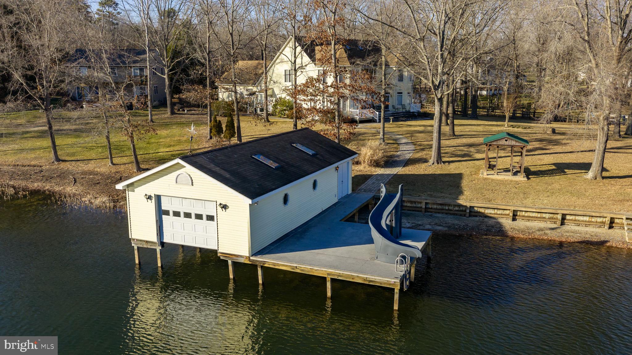 TALL PINES - Residential