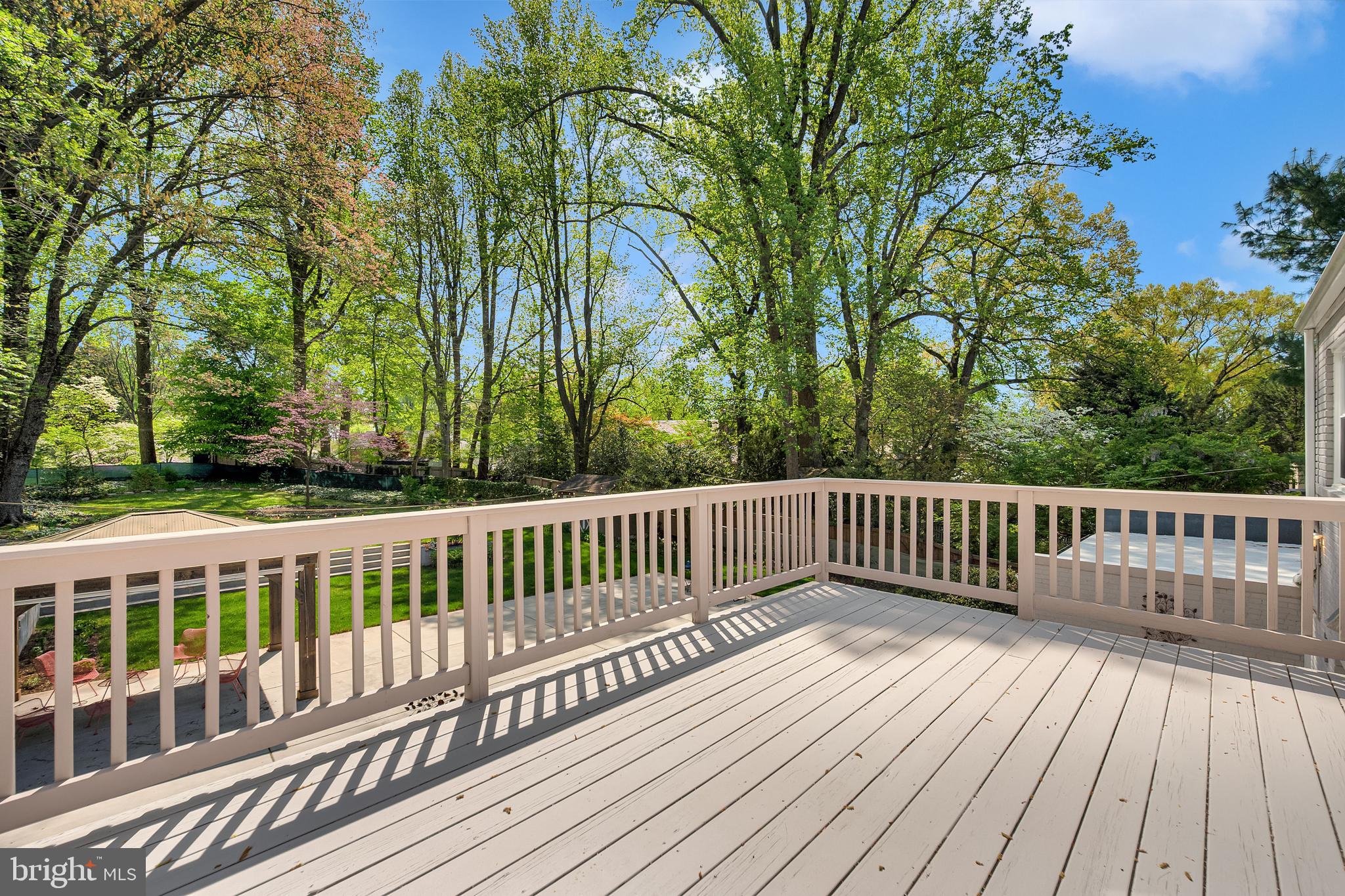 LARCHMONT KNOLLS - Residential