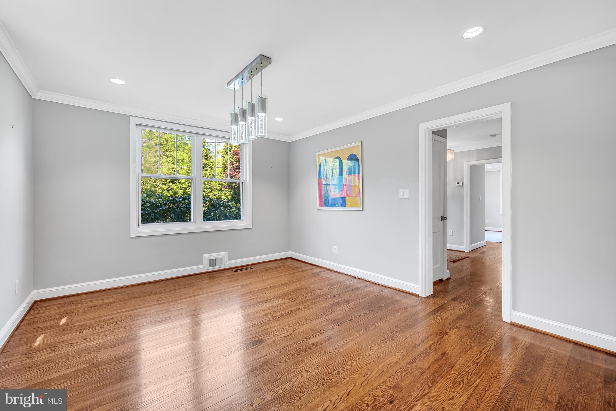 LARCHMONT KNOLLS - Residential