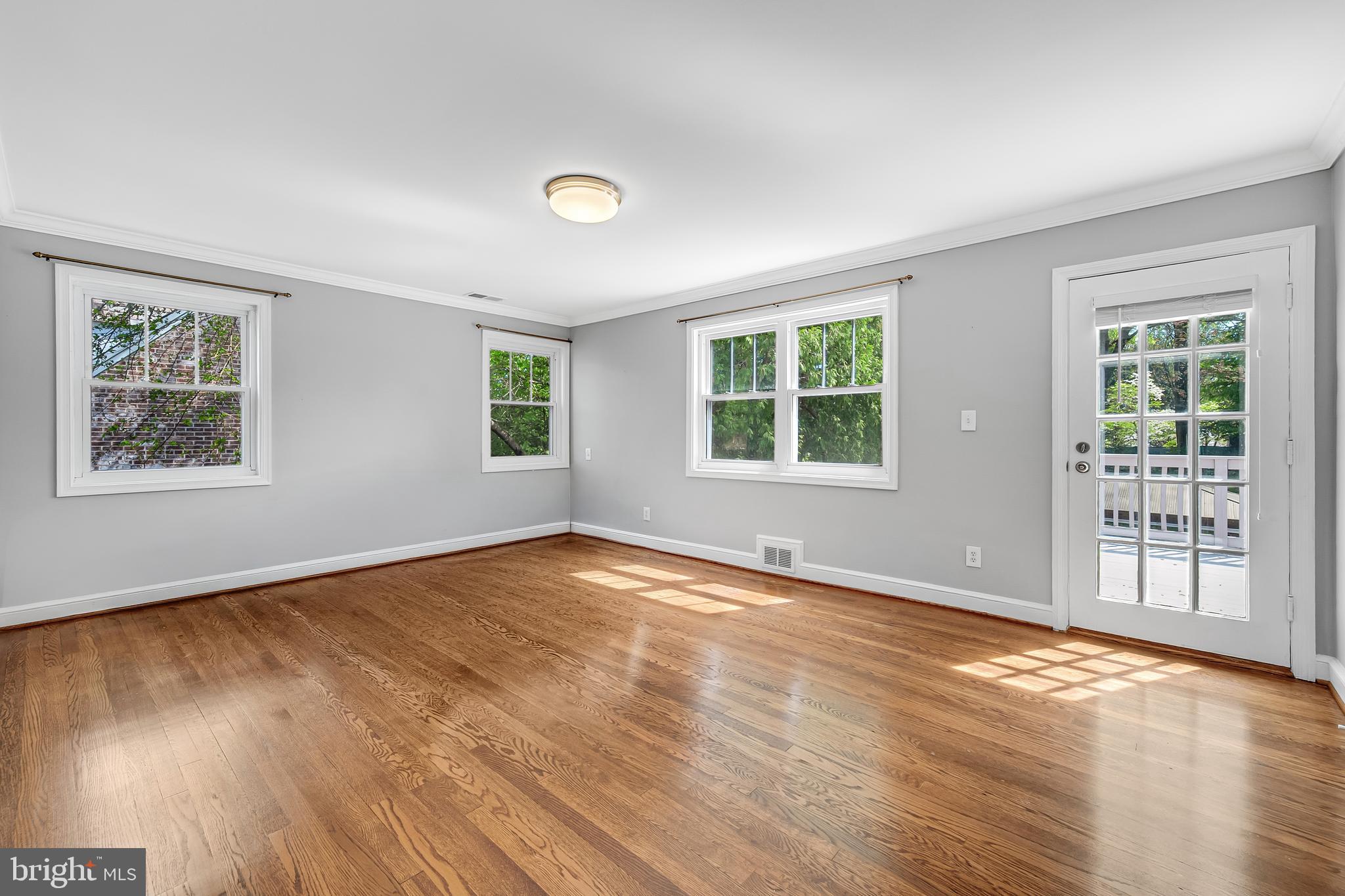 LARCHMONT KNOLLS - Residential