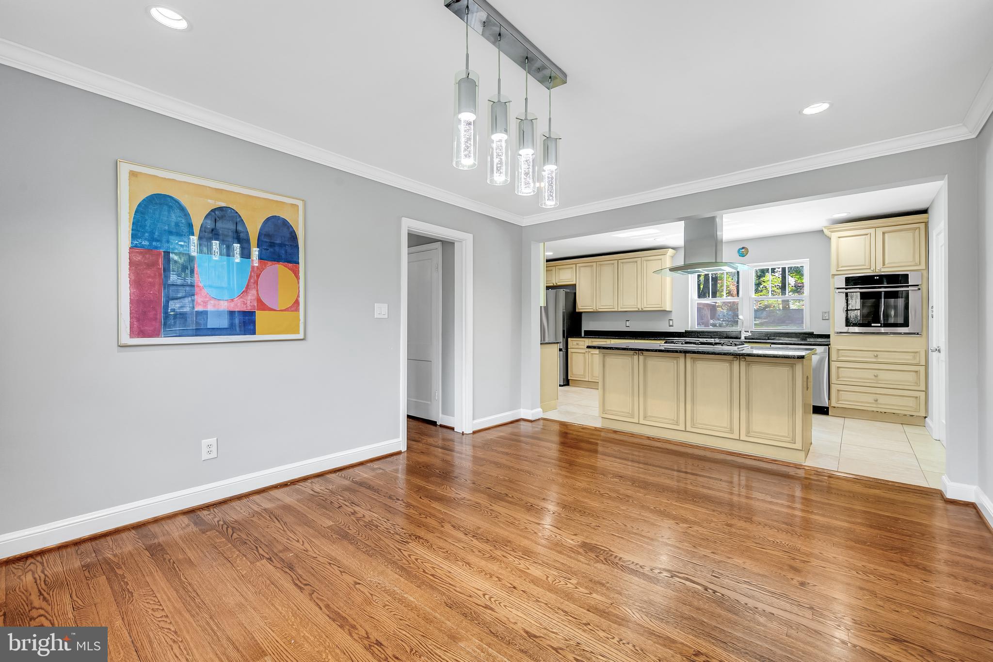 LARCHMONT KNOLLS - Residential