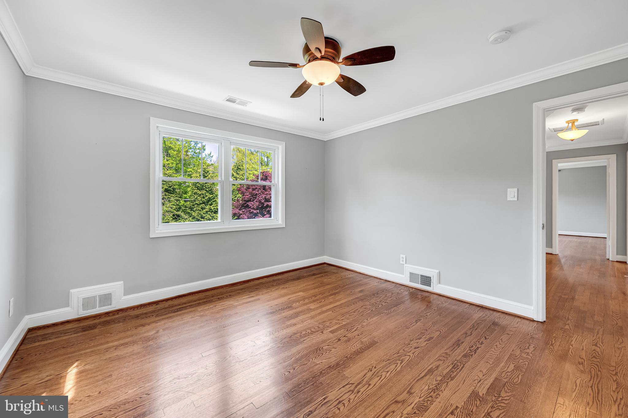 LARCHMONT KNOLLS - Residential