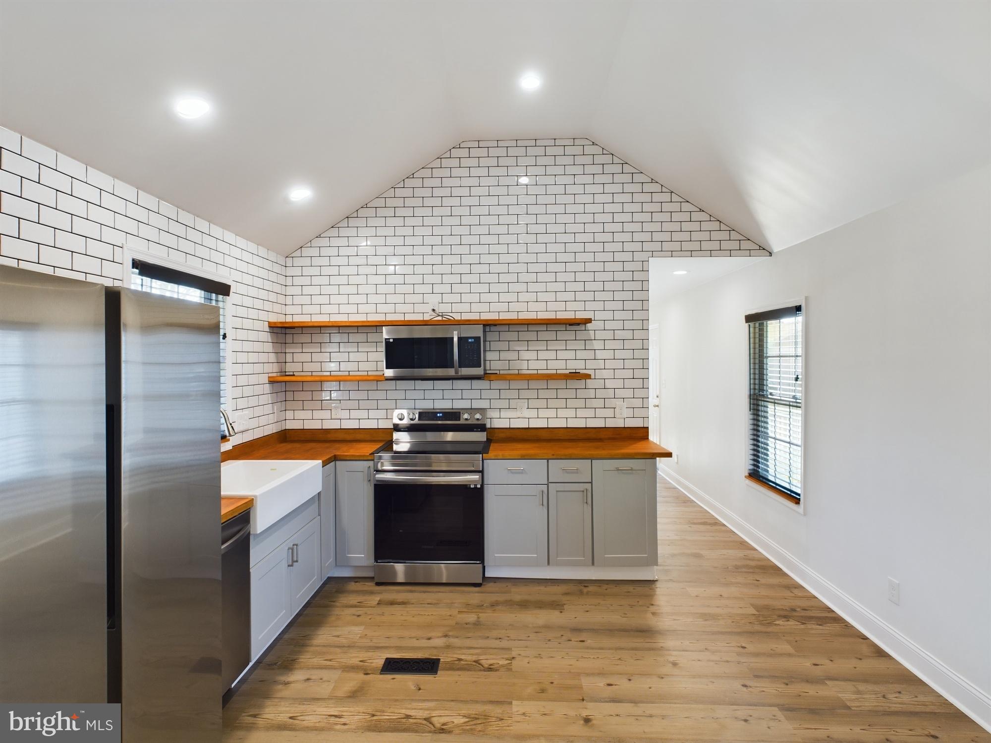 WHISPERING PINE MHP - Residential