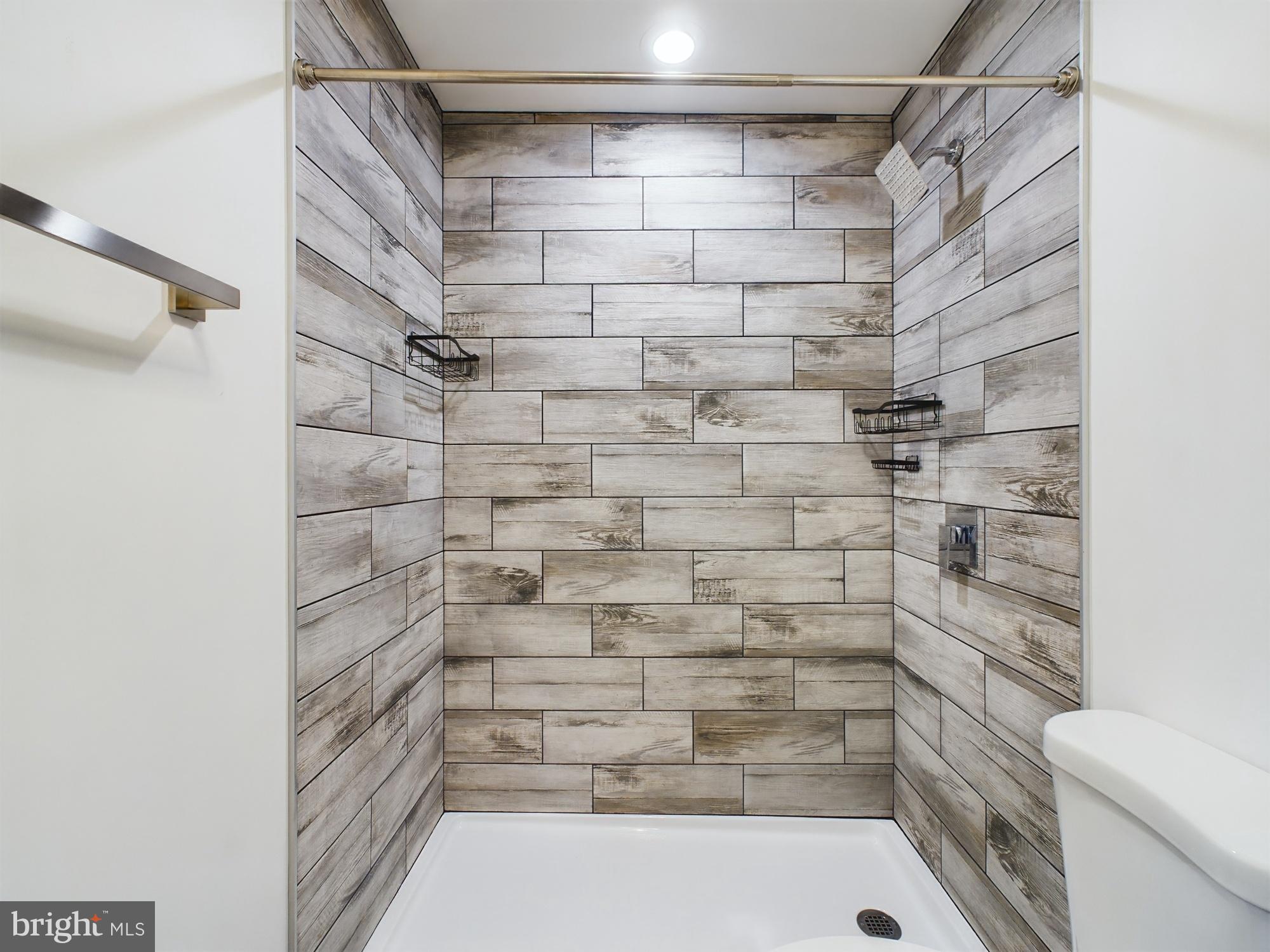 WHISPERING PINE MHP - Residential