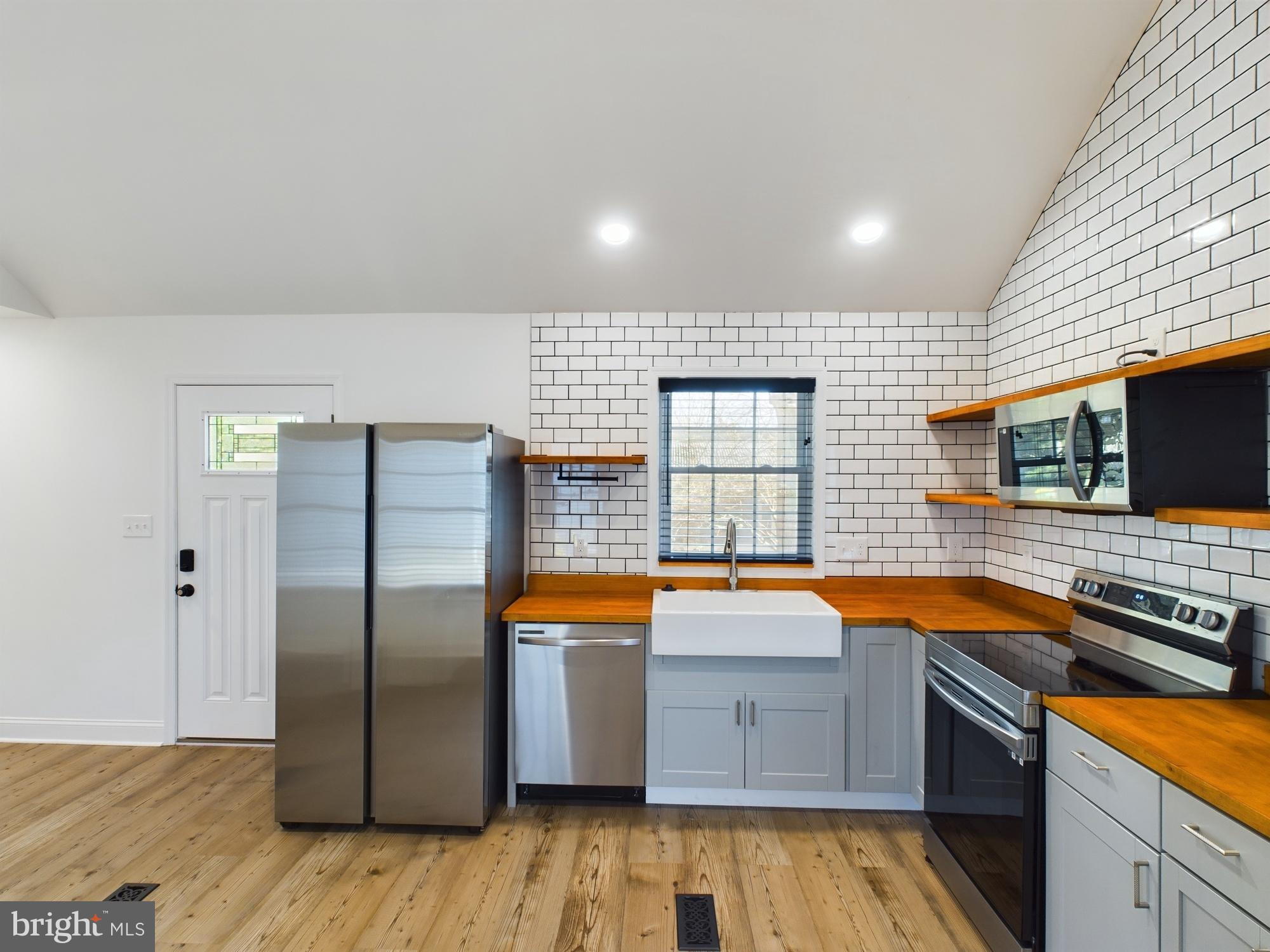 WHISPERING PINE MHP - Residential