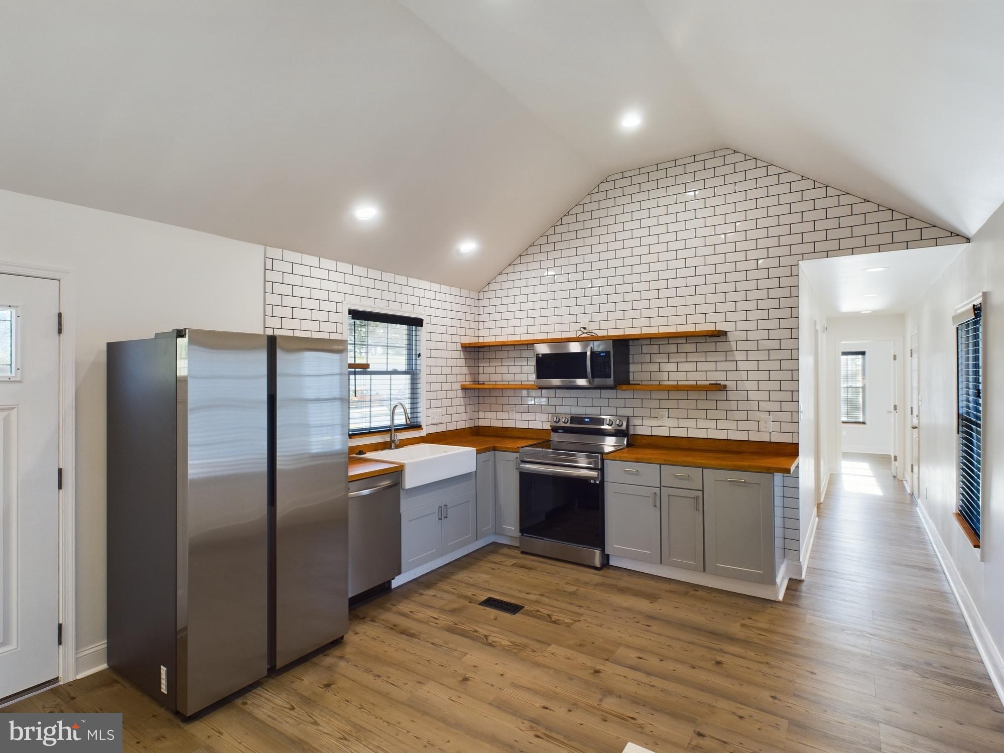 WHISPERING PINE MHP - Residential