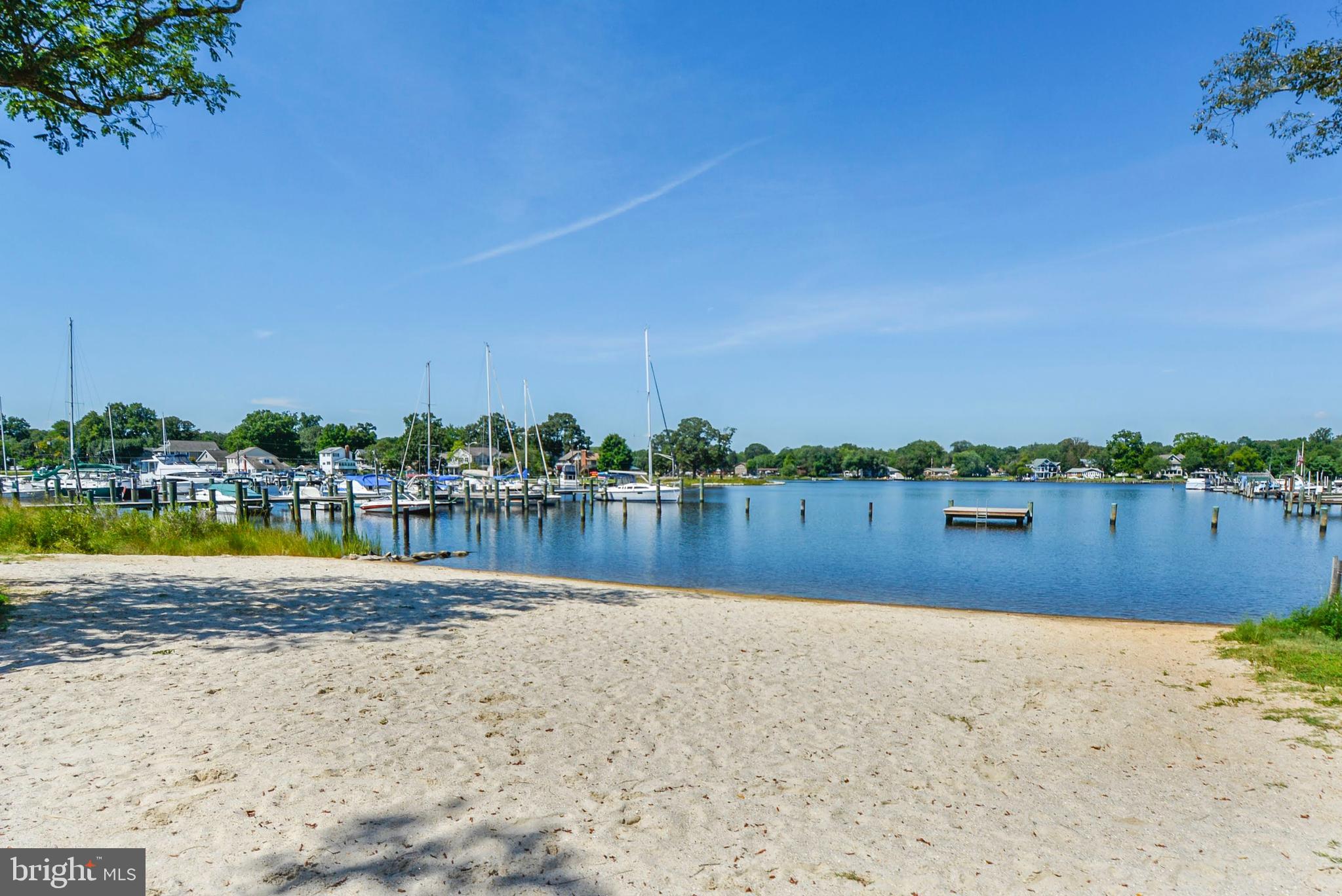 WOODLAND BEACH - Residential