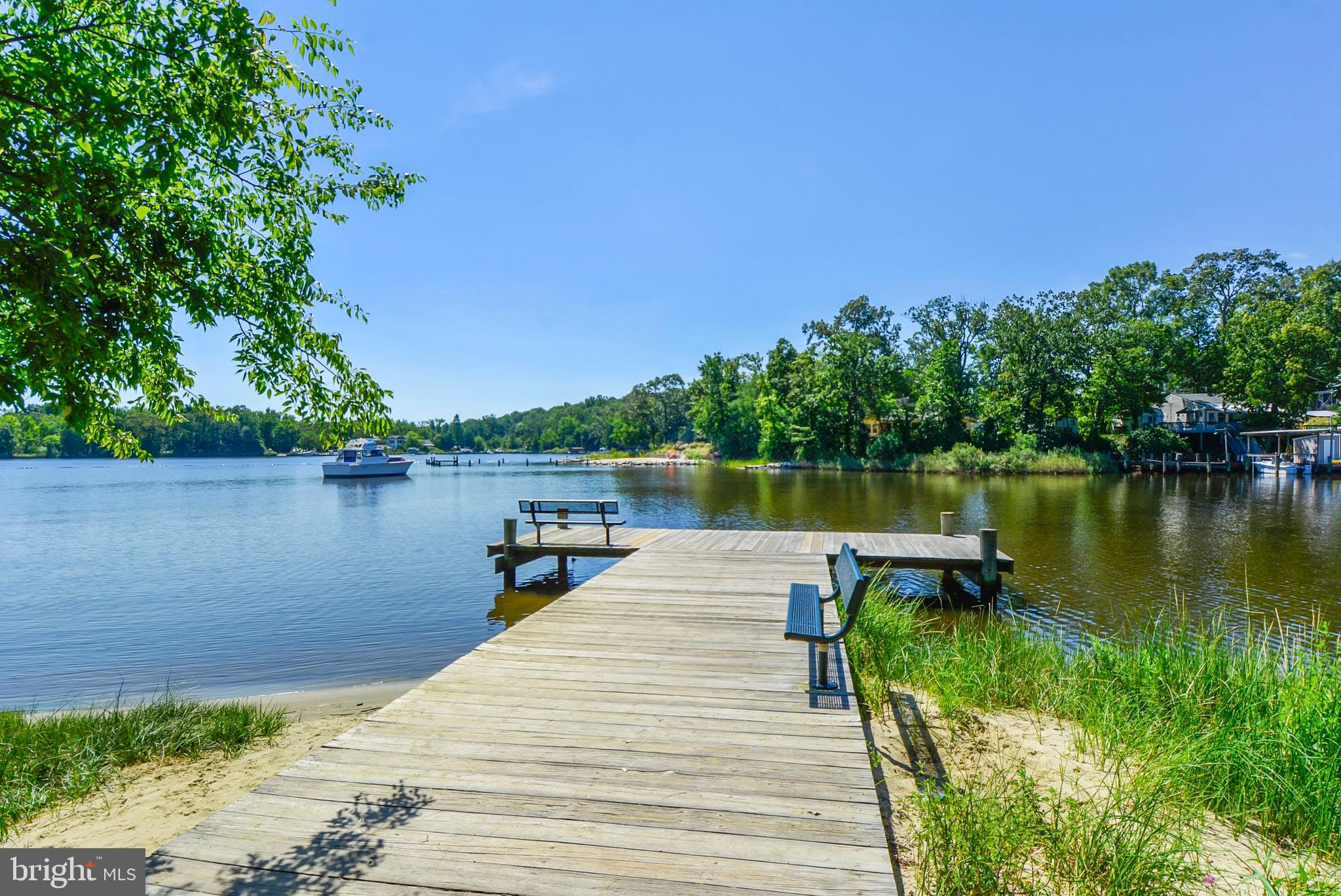 WOODLAND BEACH - Residential