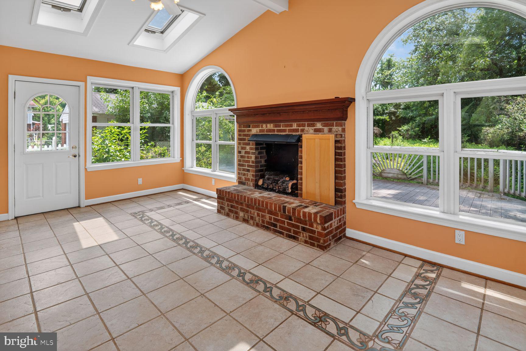 DUNN LORING WOODS - Residential