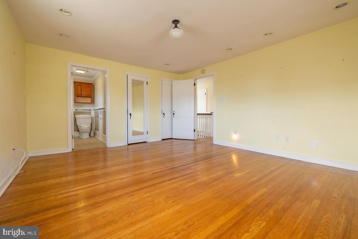 FOX CHASE - Residential