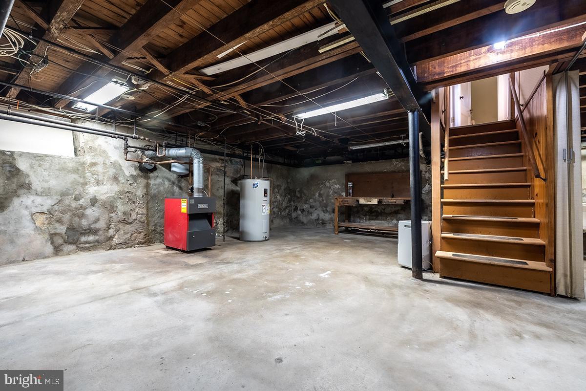 FOX CHASE - Residential