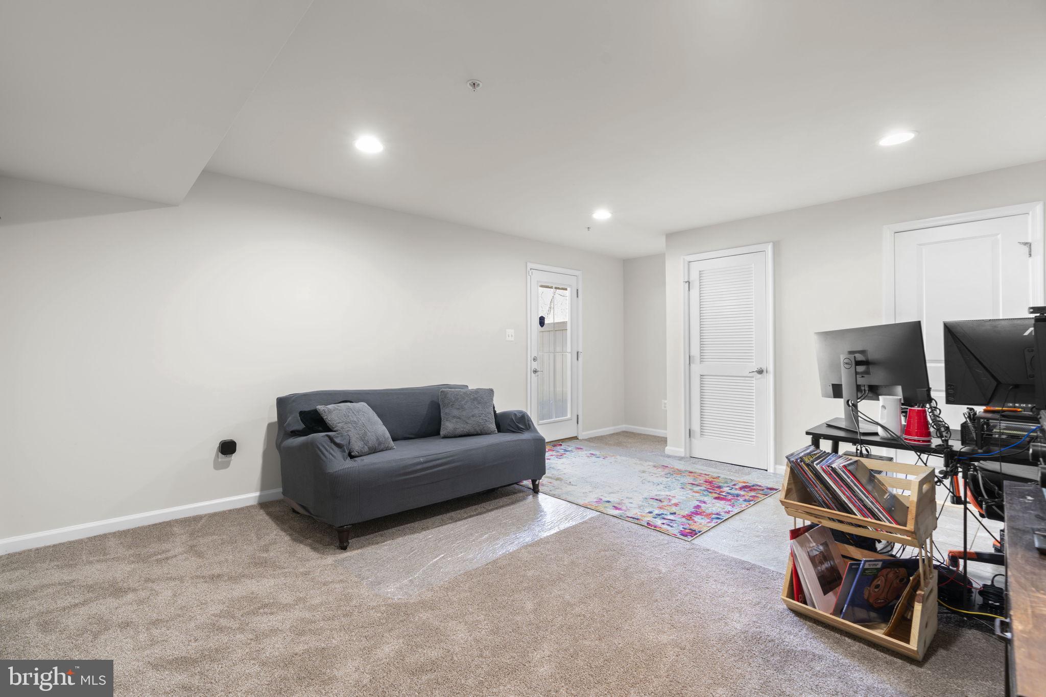 CREEKSIDE VILLAGE - Residential