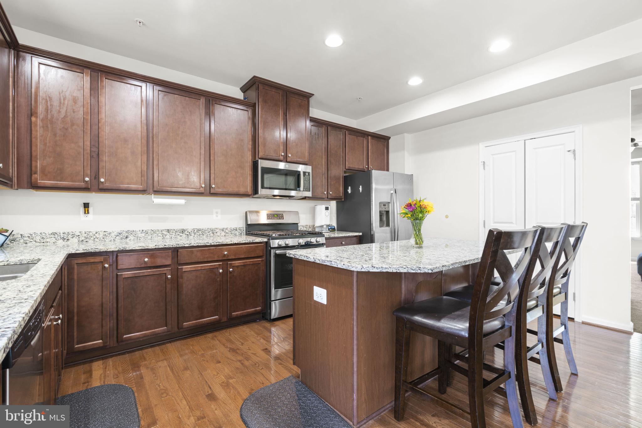 CREEKSIDE VILLAGE - Residential