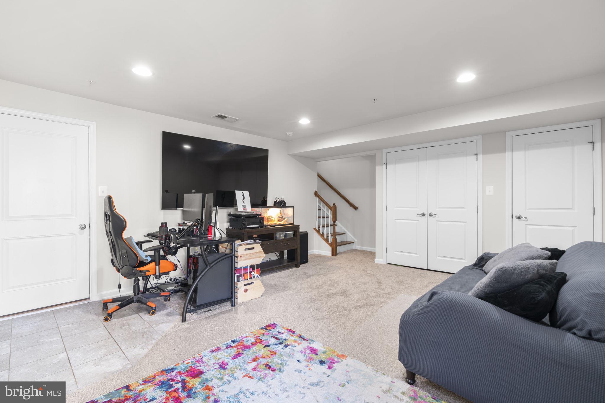 CREEKSIDE VILLAGE - Residential