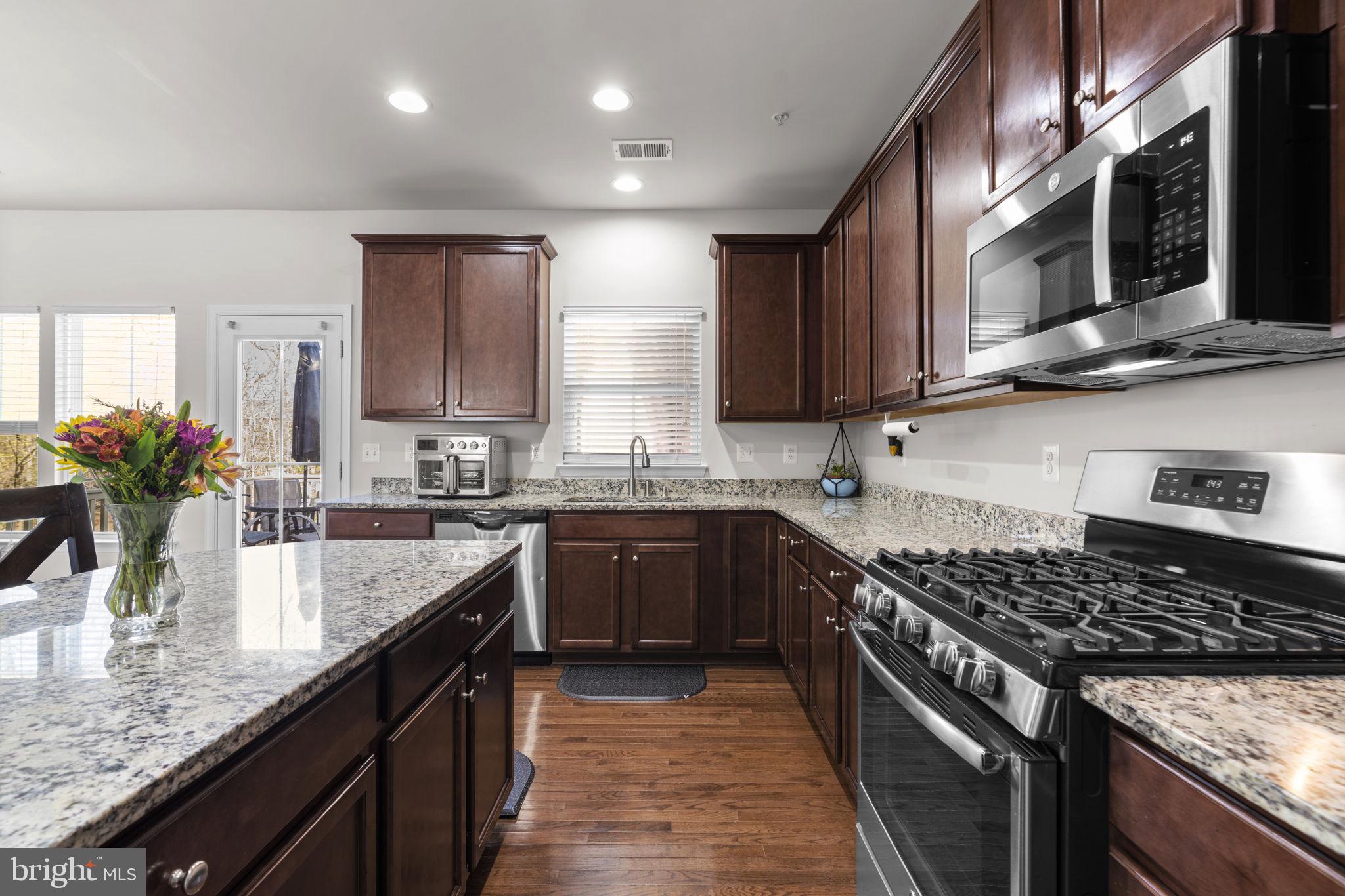CREEKSIDE VILLAGE - Residential