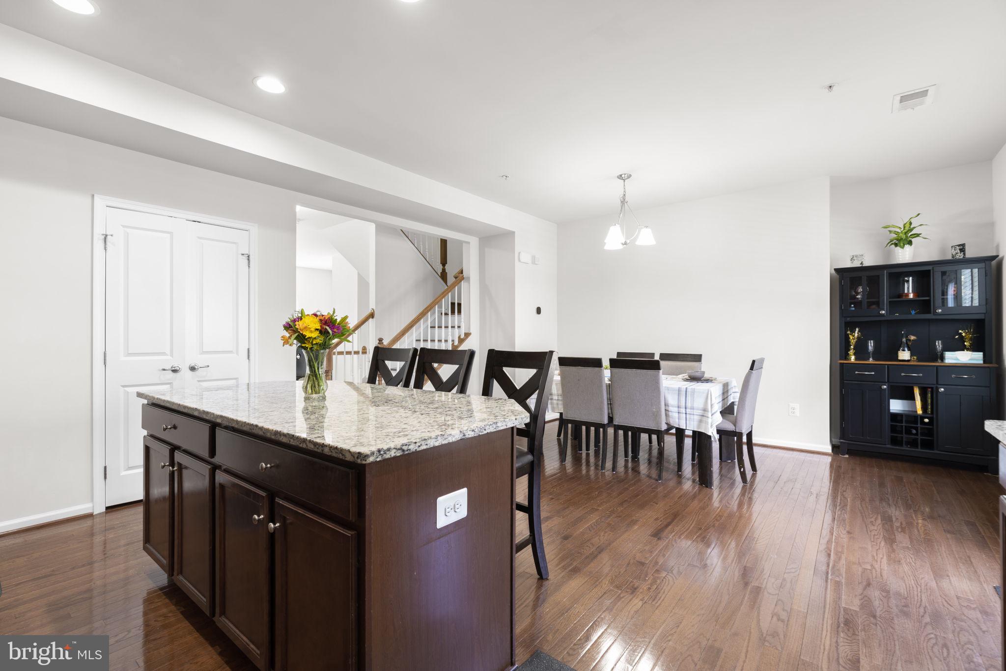 CREEKSIDE VILLAGE - Residential