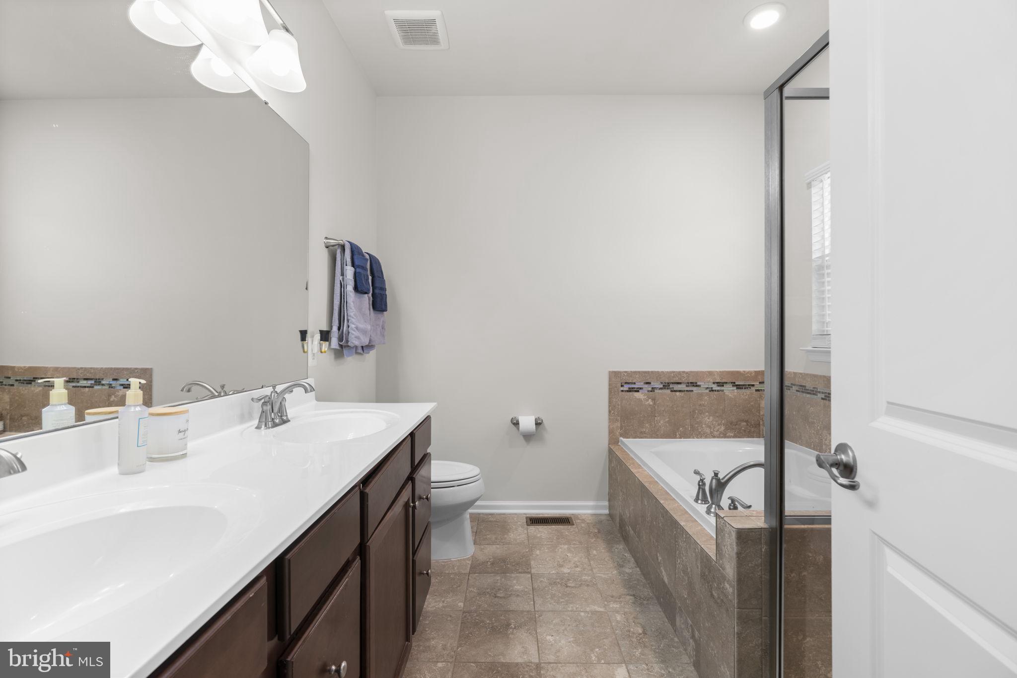 CREEKSIDE VILLAGE - Residential