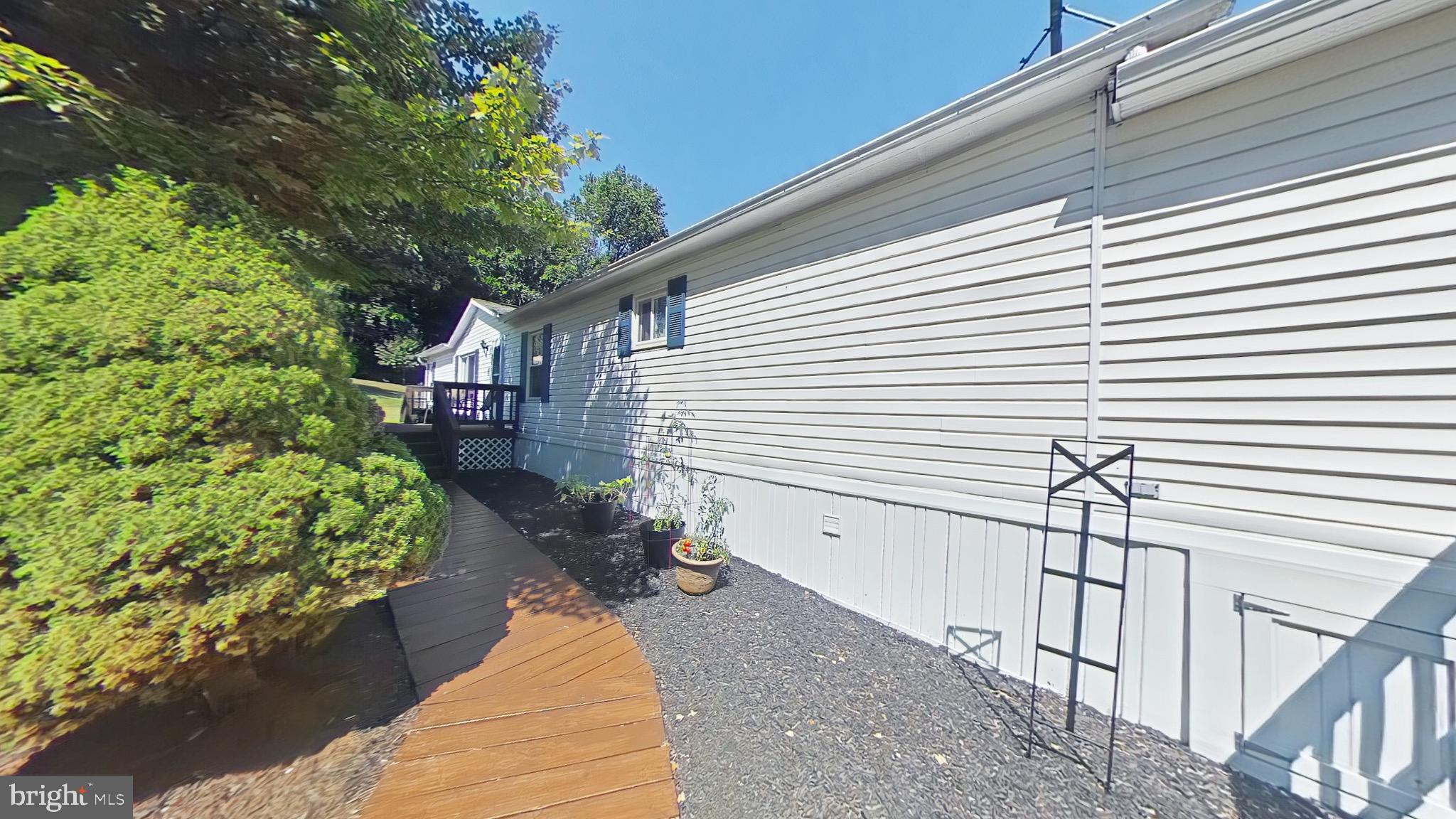 LAKEVIEW COUNTRY ESTATES - Residential