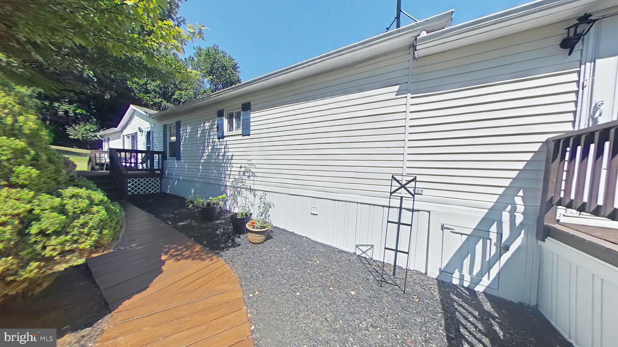 LAKEVIEW COUNTRY ESTATES - Residential