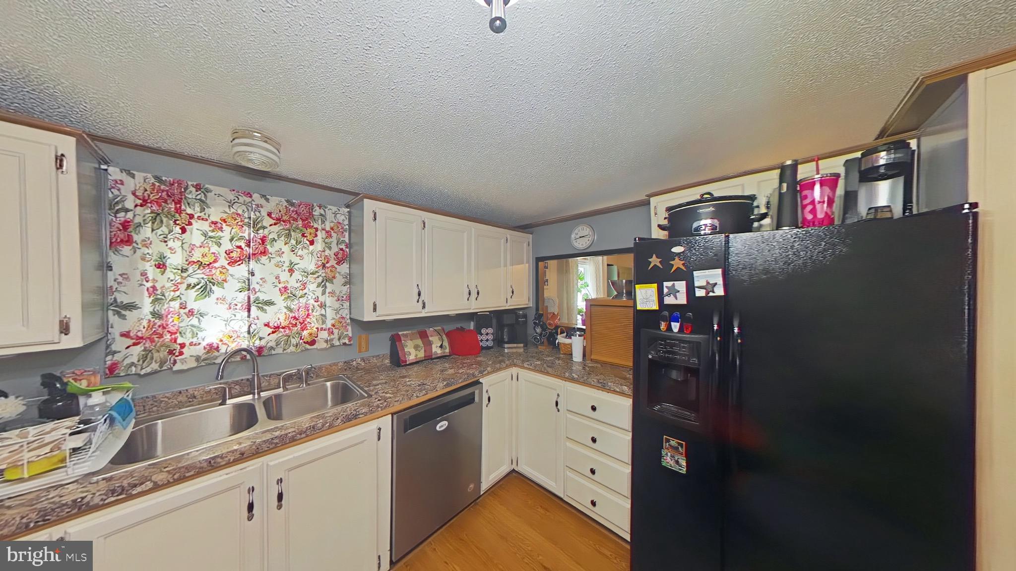 LAKEVIEW COUNTRY ESTATES - Residential