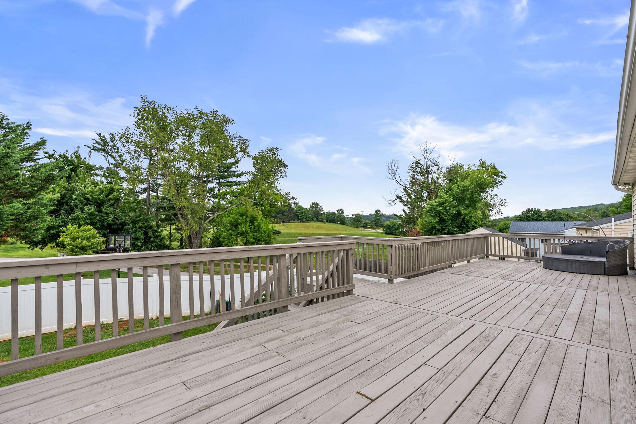 WHISPERING VALLEY - Residential