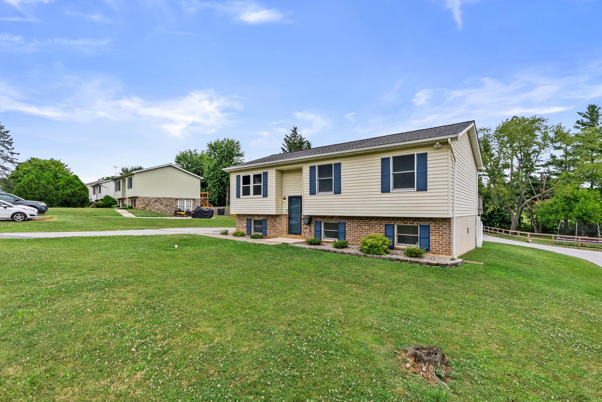 WHISPERING VALLEY - Residential