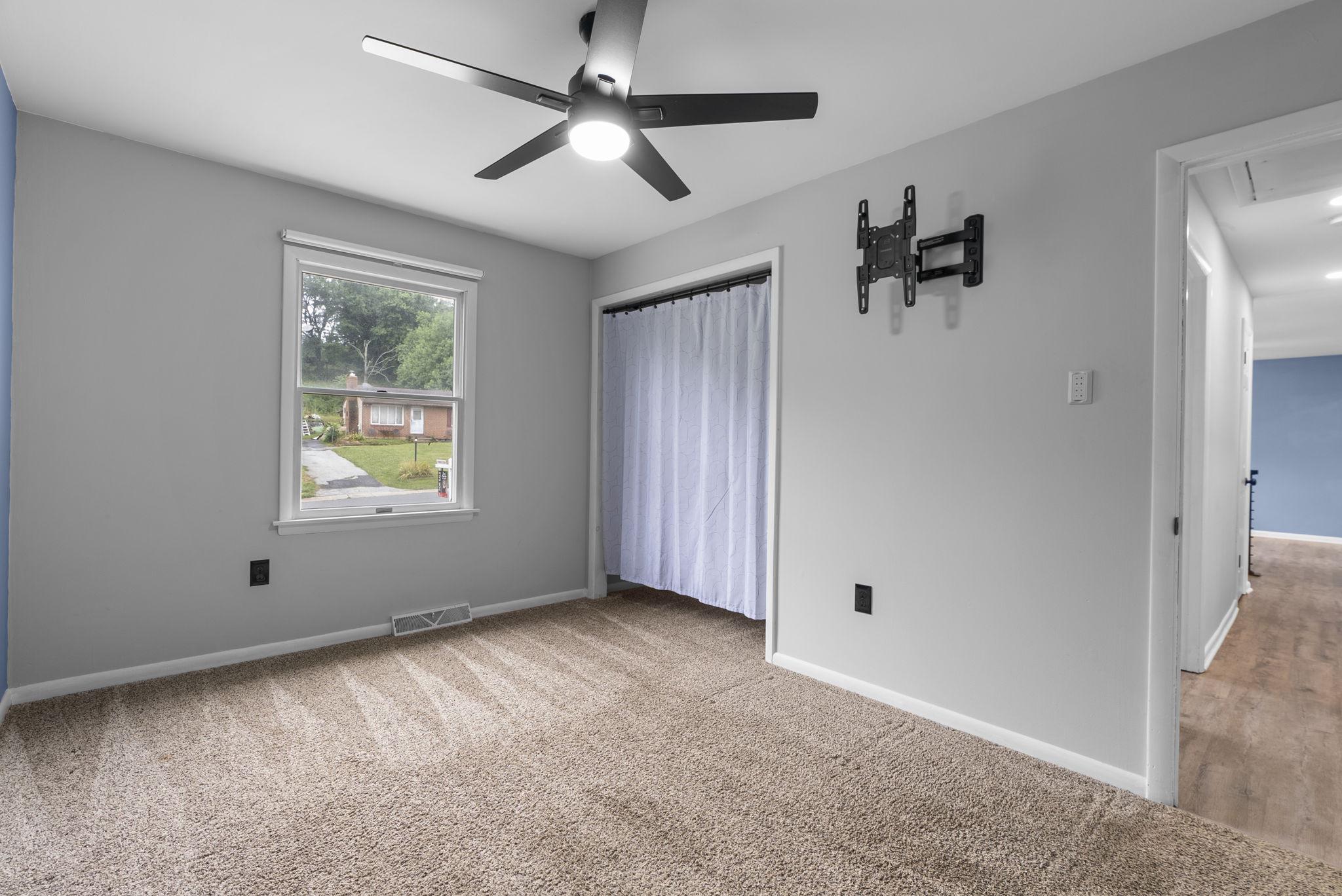 WHISPERING VALLEY - Residential